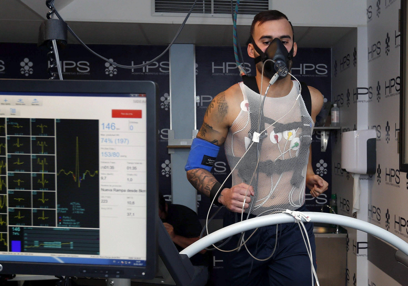 Jesé Rodríguez pasando un examen médico.