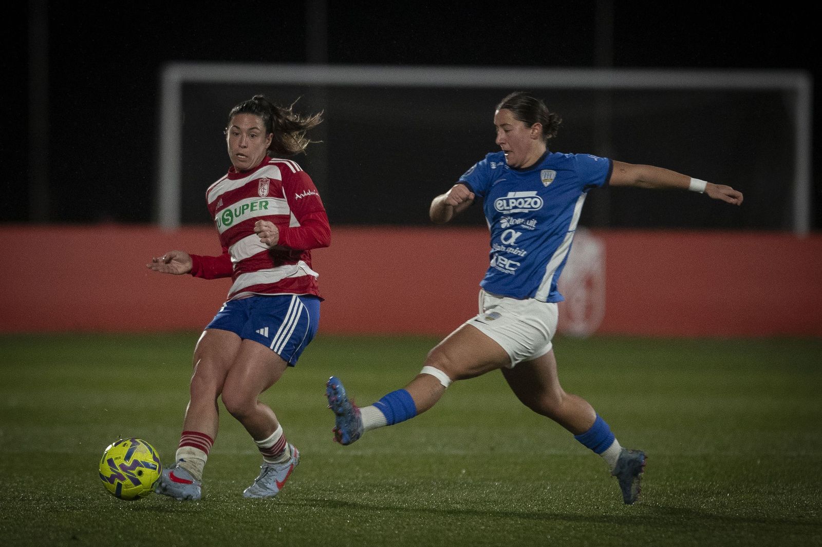Ataque del Granada en el partido ante el Alhama ElPozo