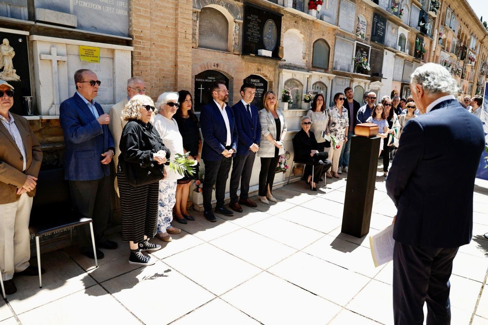 Imagen del acto, celebrado en el Cementerio de San José de la capital