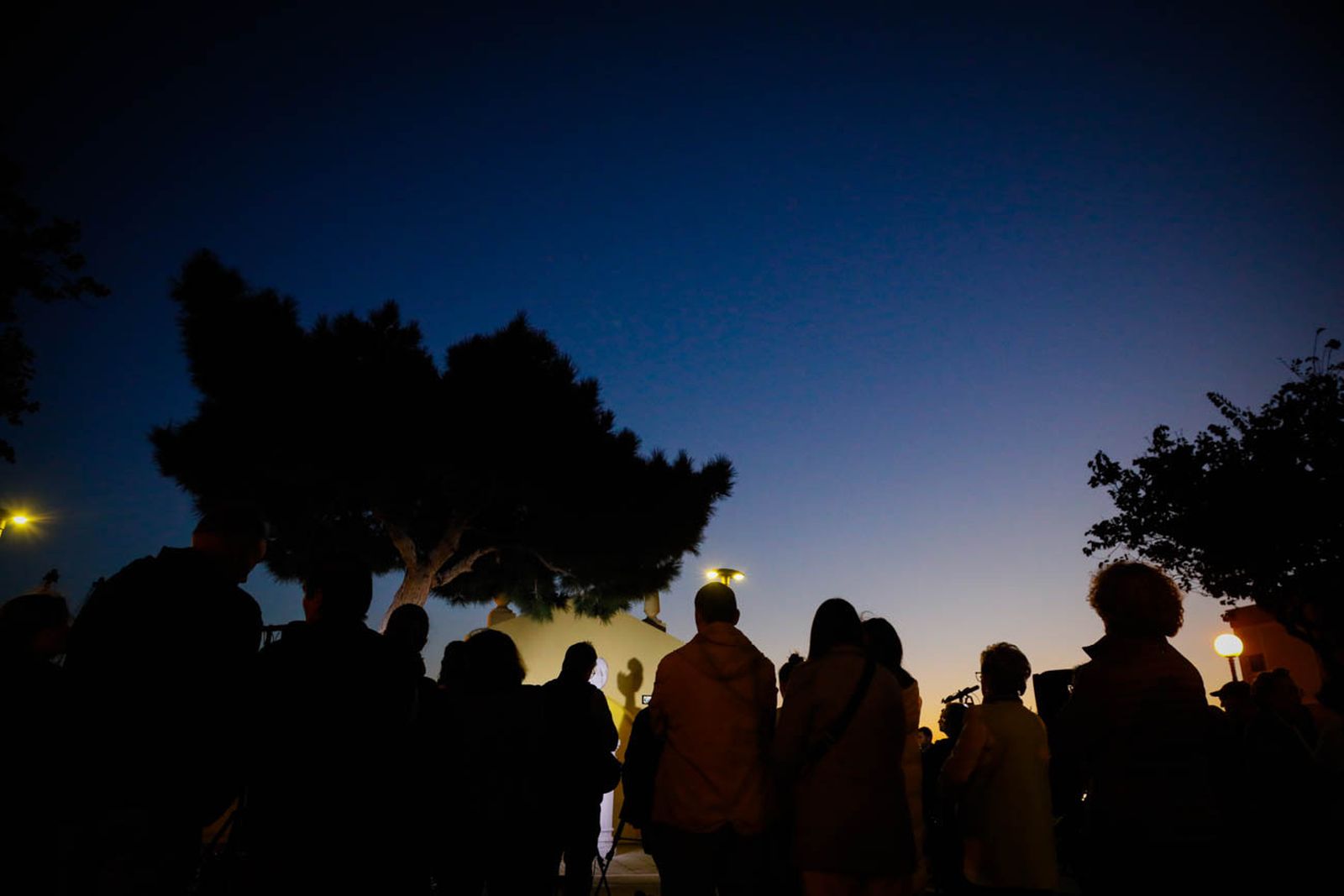 Imágenes del monolito en homenaje a las víctimas de violencia de género