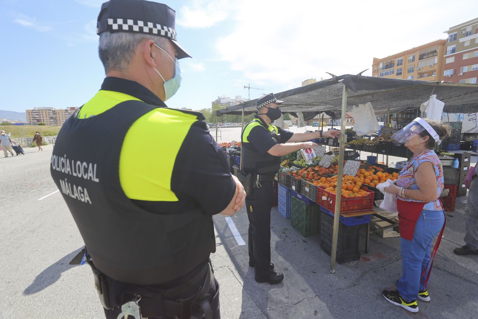 Las fotos del mercadillo de Huelin, en Málaga, en su primer día de desescalada