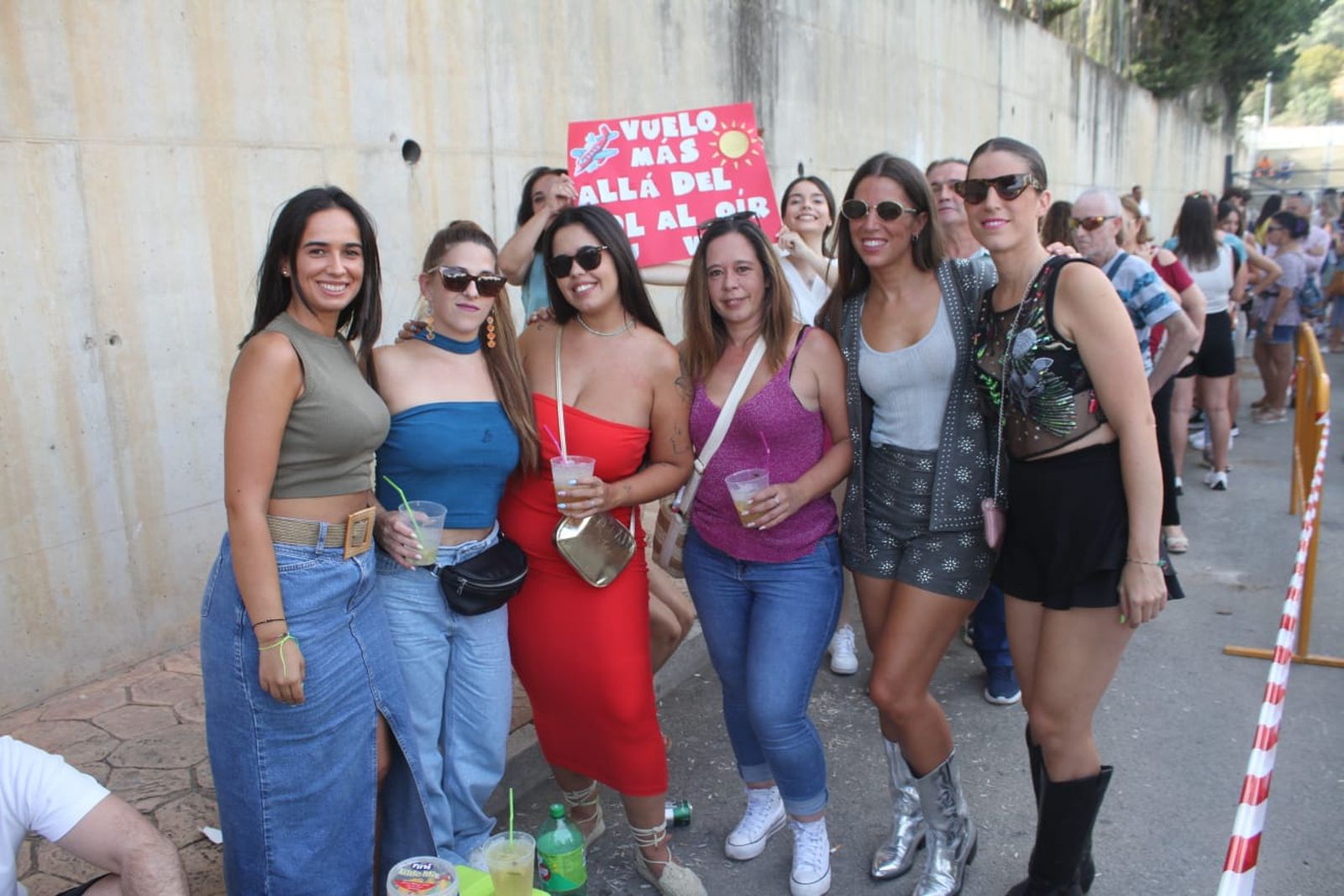 Miles de personas acudieron al concierto solidario de Ubrique