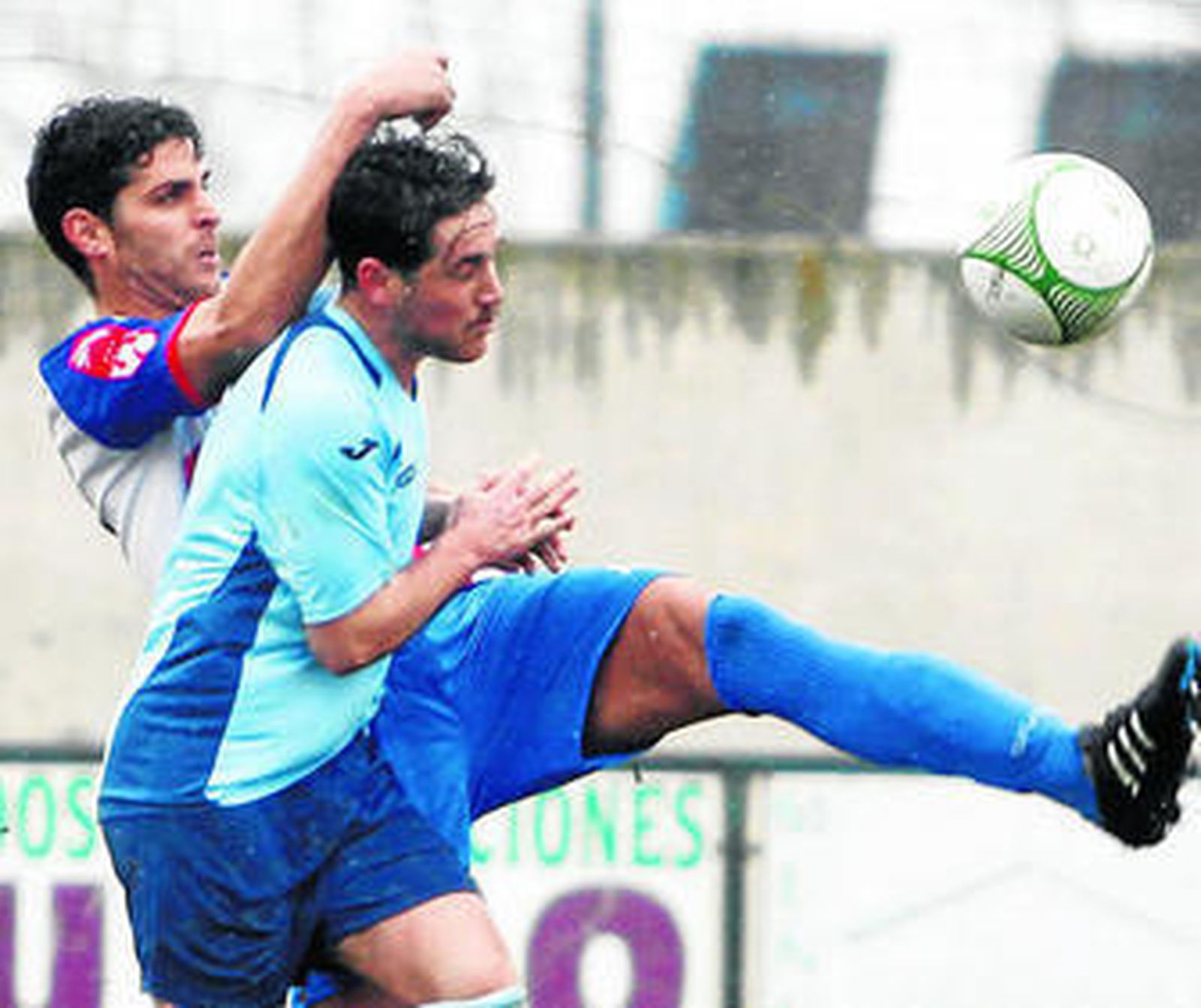 El Arenas sumó su quinta derrota de la temporada en Adra.