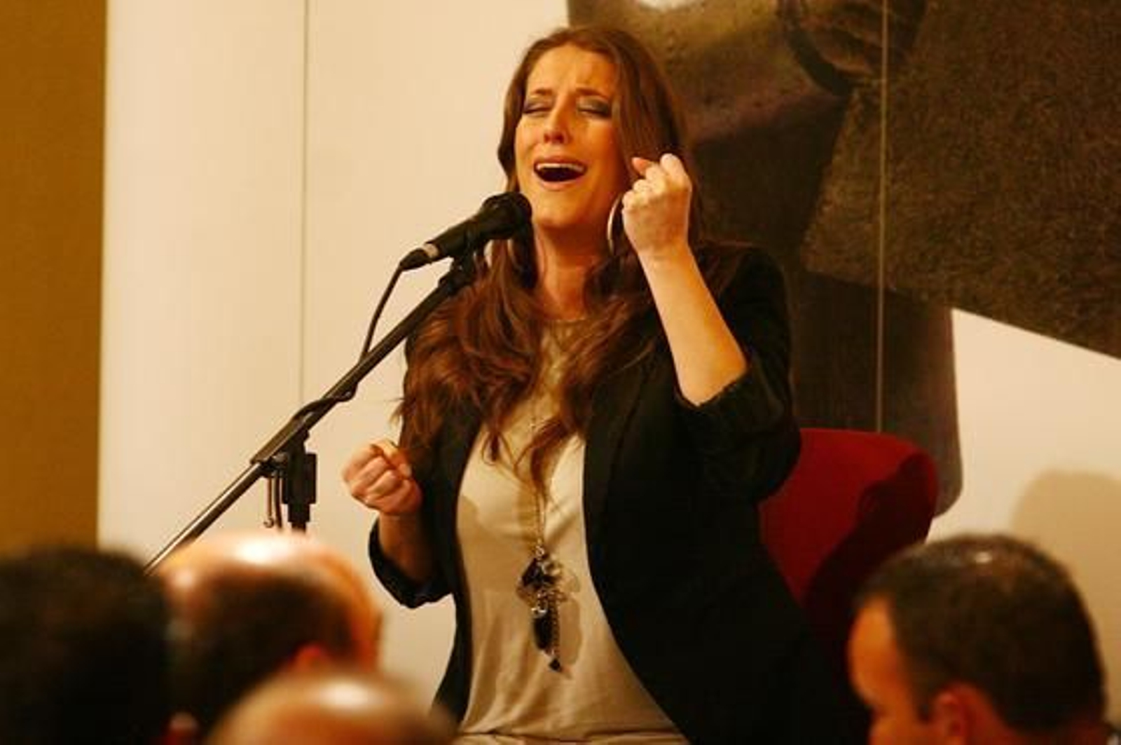 La cantaora onubense Argentina, durante su actuación en la Gala, antes de la entrega de premios.

Foto: Alberto Dominguez