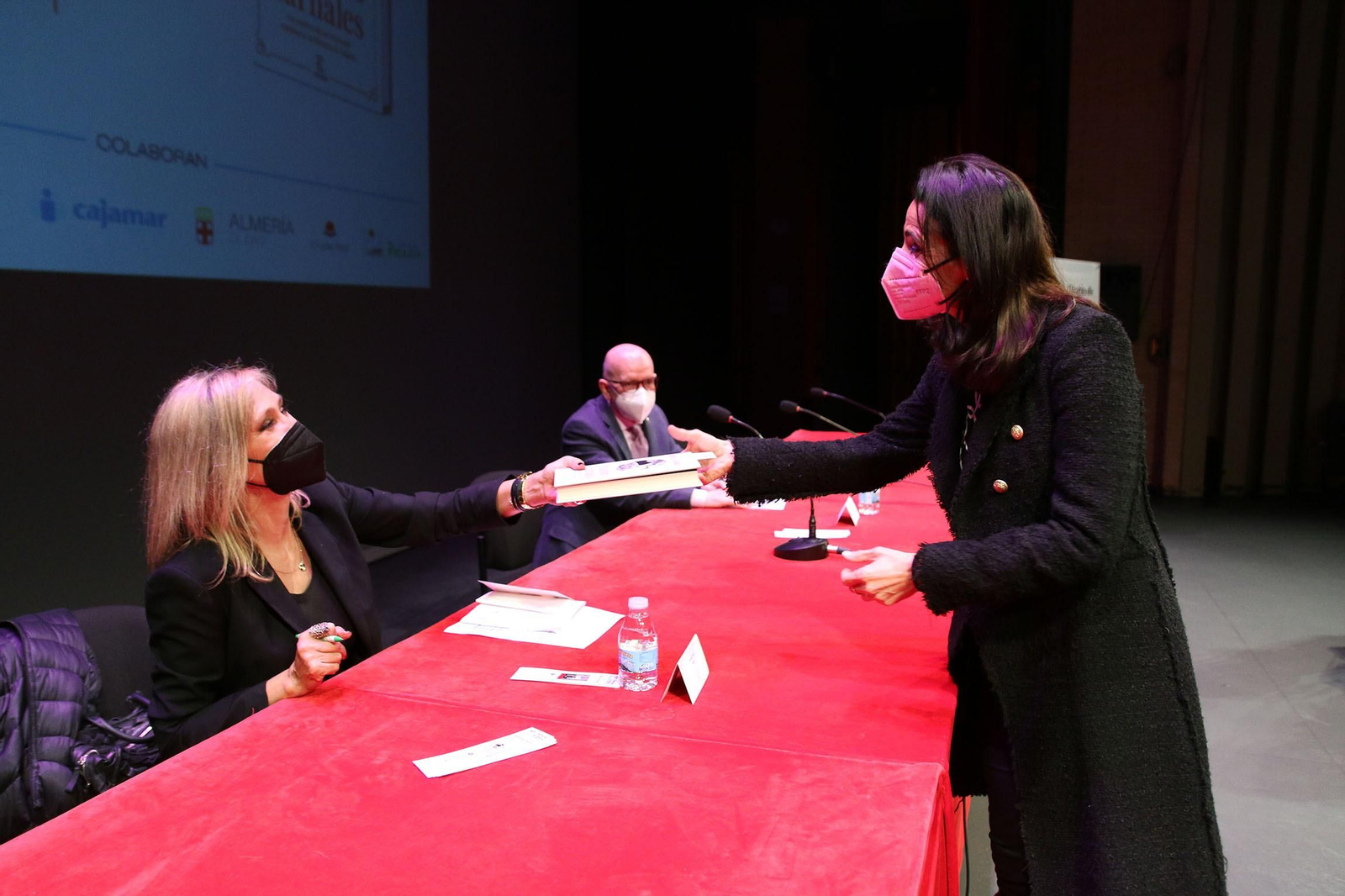 Fotogalería Diario de los Libros, con Marta Robles y su obra 'Pasiones carnales'