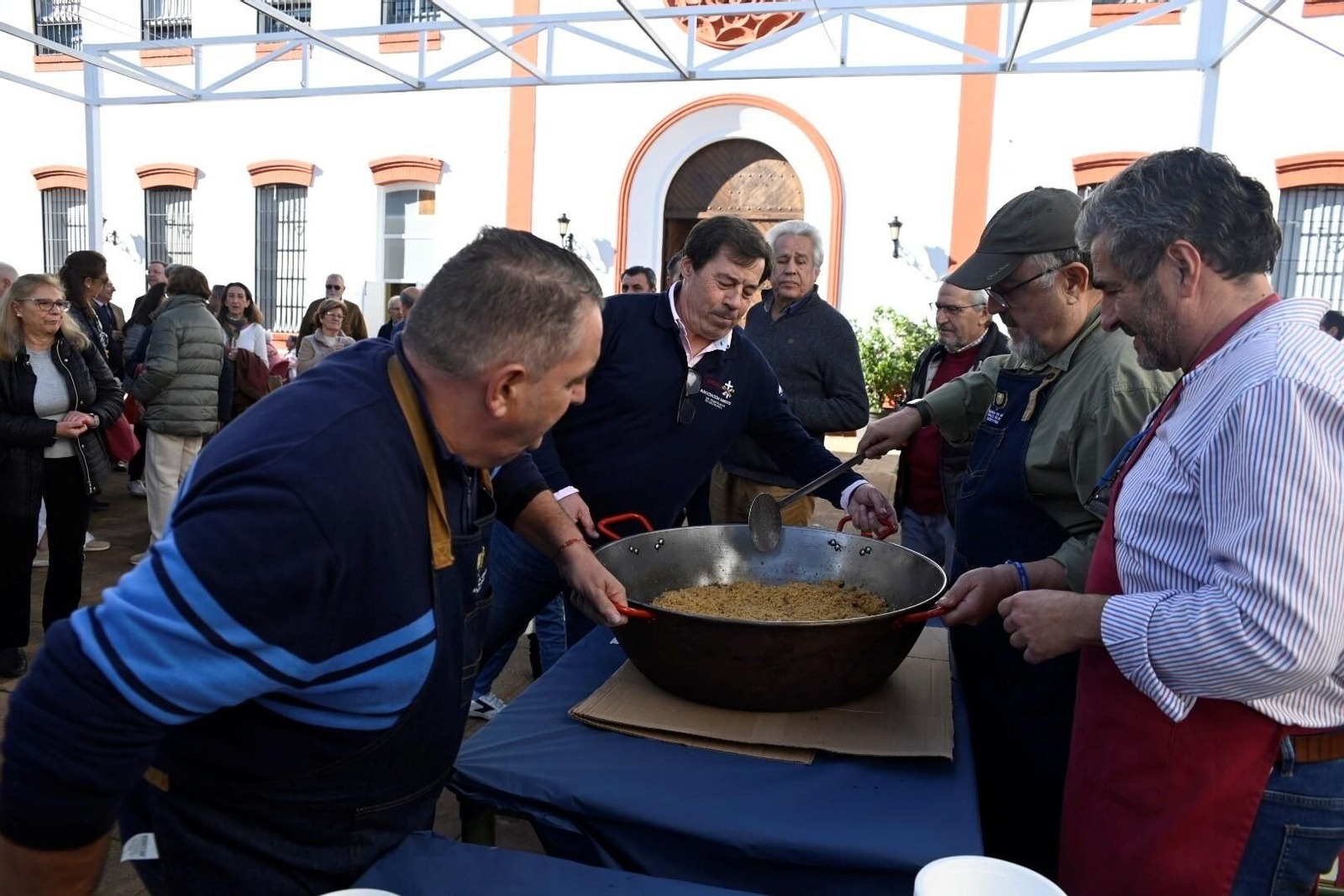 Las migas de la Cruz Blanca en Córdoba, en imágenes