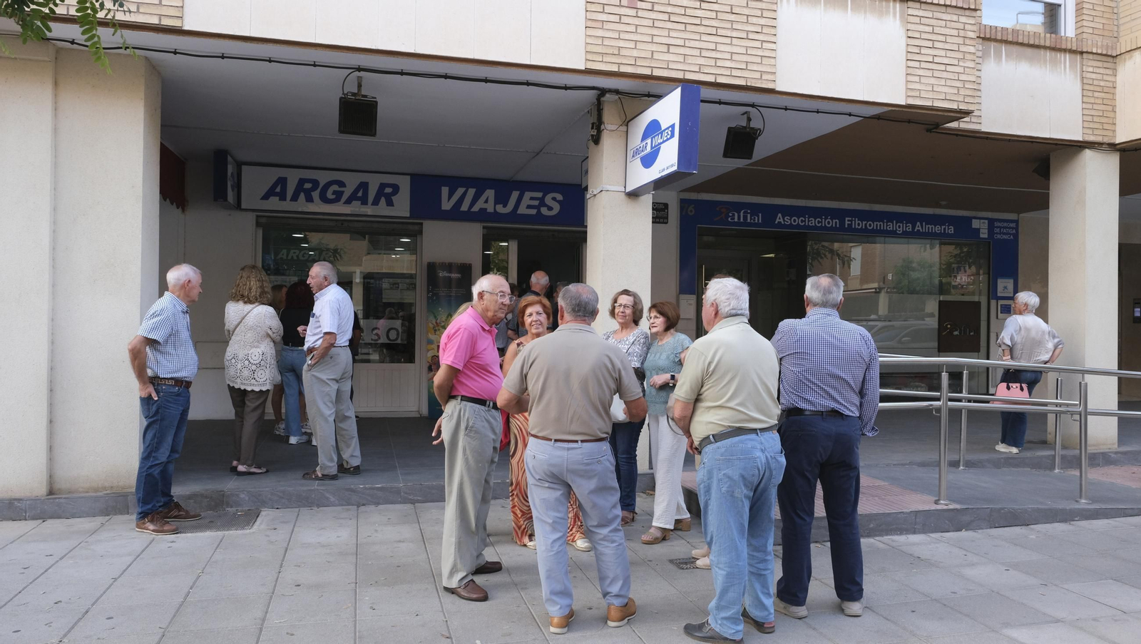 Colas por un viaje del IMSERSO, en imágenes