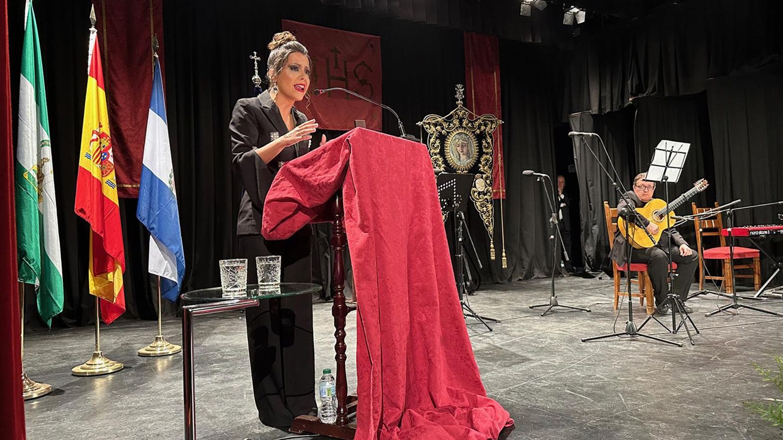 La bailaora María Caena durante su pregón.