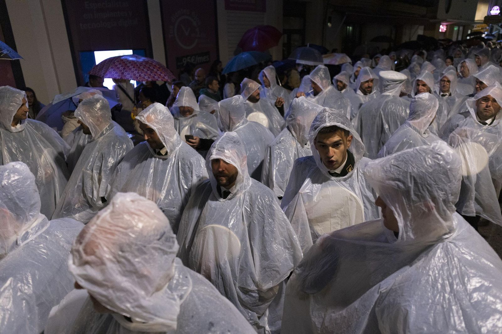 Imágenes de la salida de Misericordia en la Semana Santa de El Puerto 2025