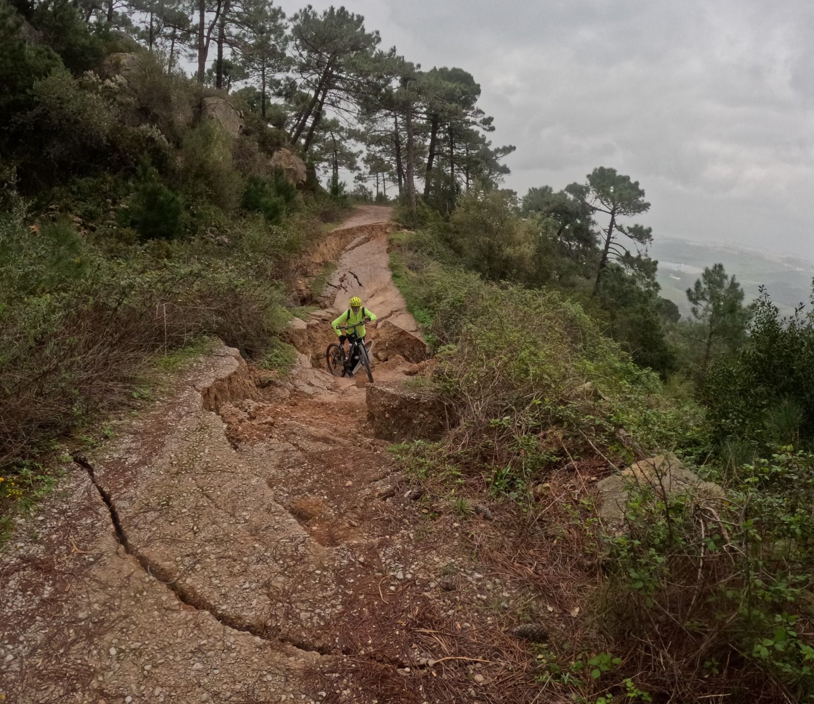 El carril de Las Corzas, destrozado tras los temporales