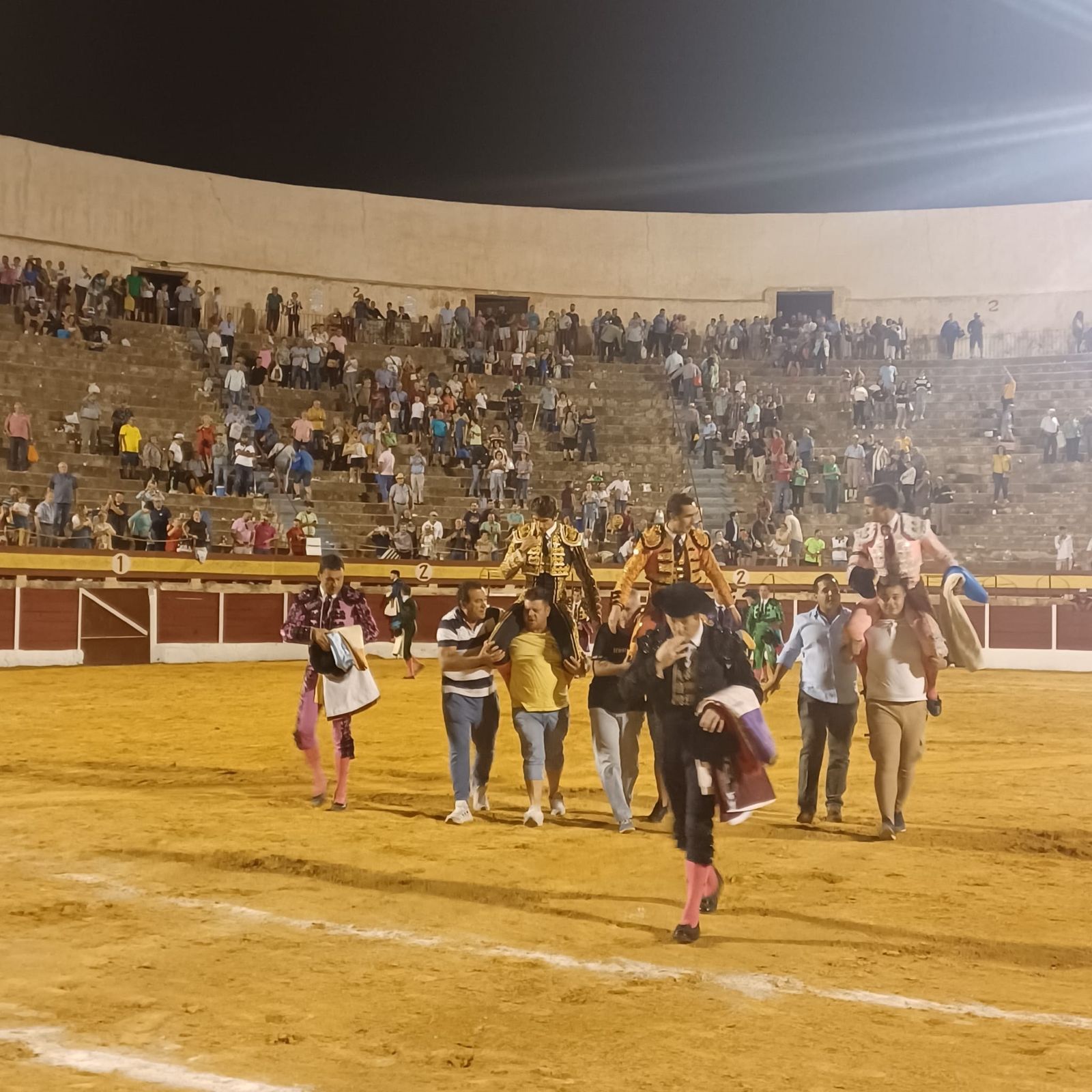 Castella, El Fandi y Valencia salieron a hombros