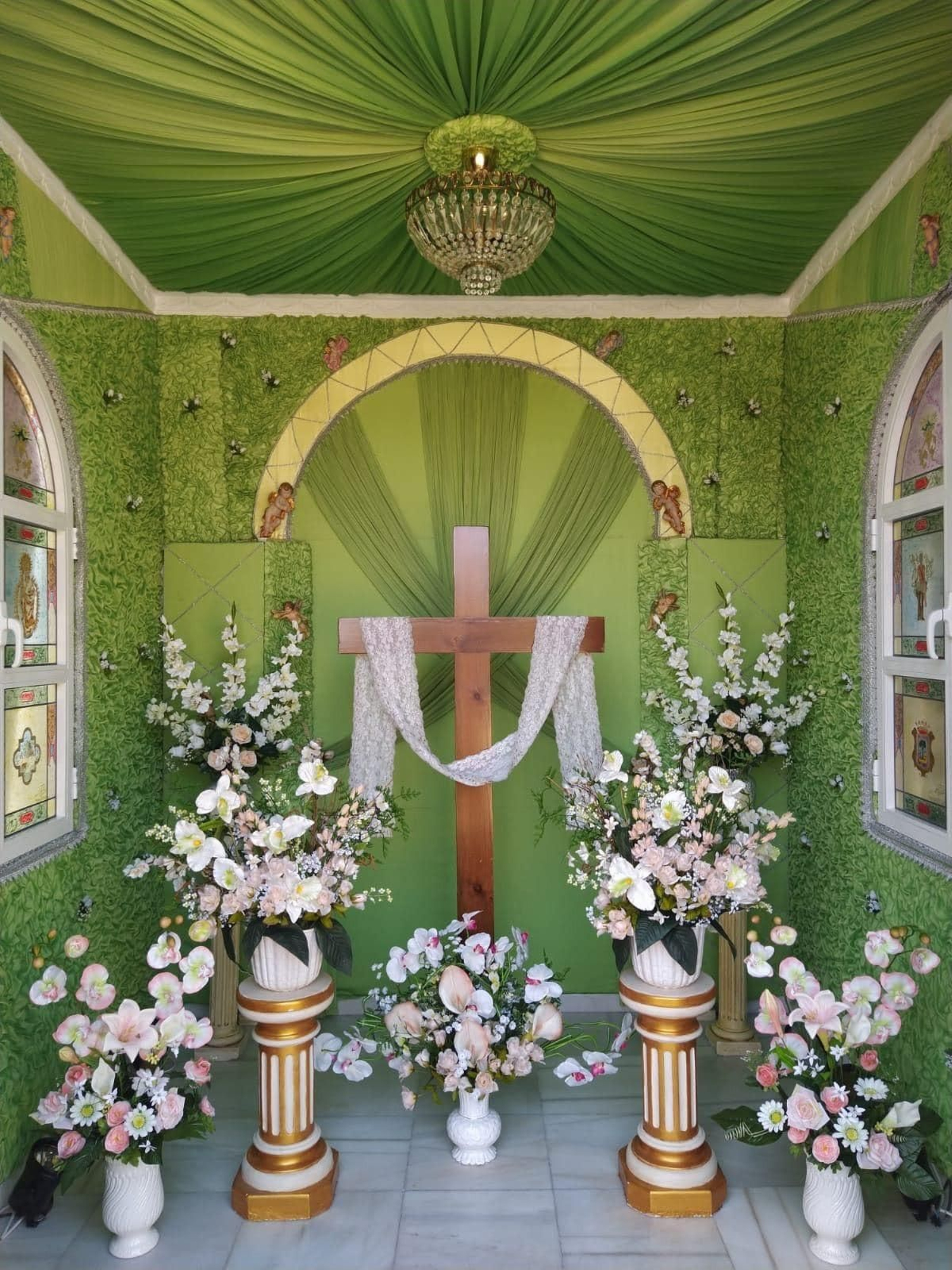 Cruz de Mayo de la Hermandad del Resucitado