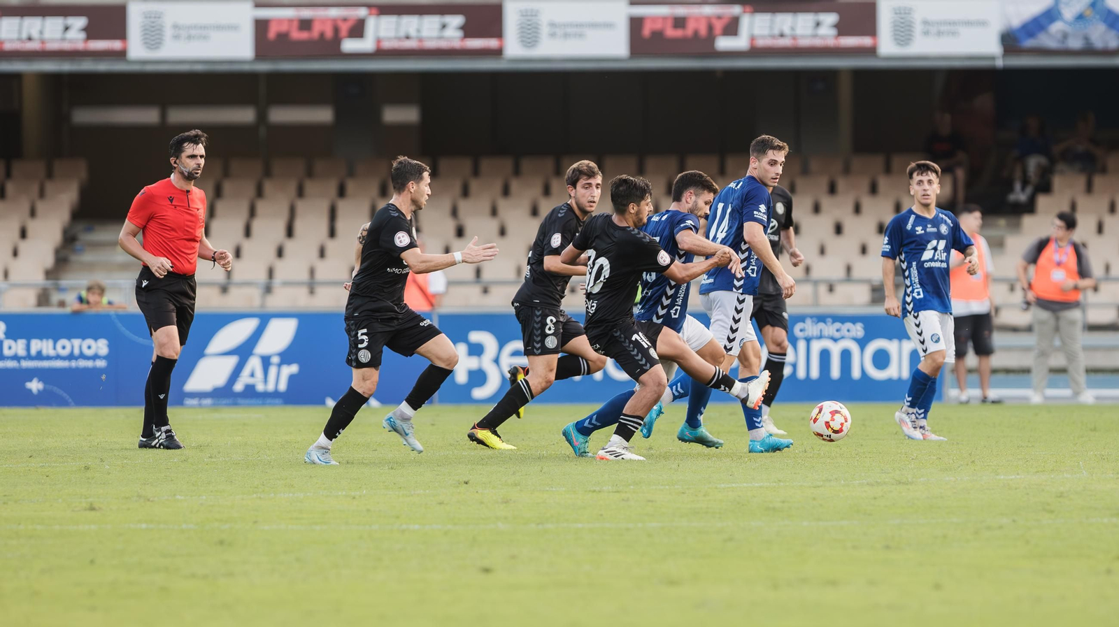 Imágenes del triunfo del Xerez DFC en el 34 Trofeo de la Vendimia