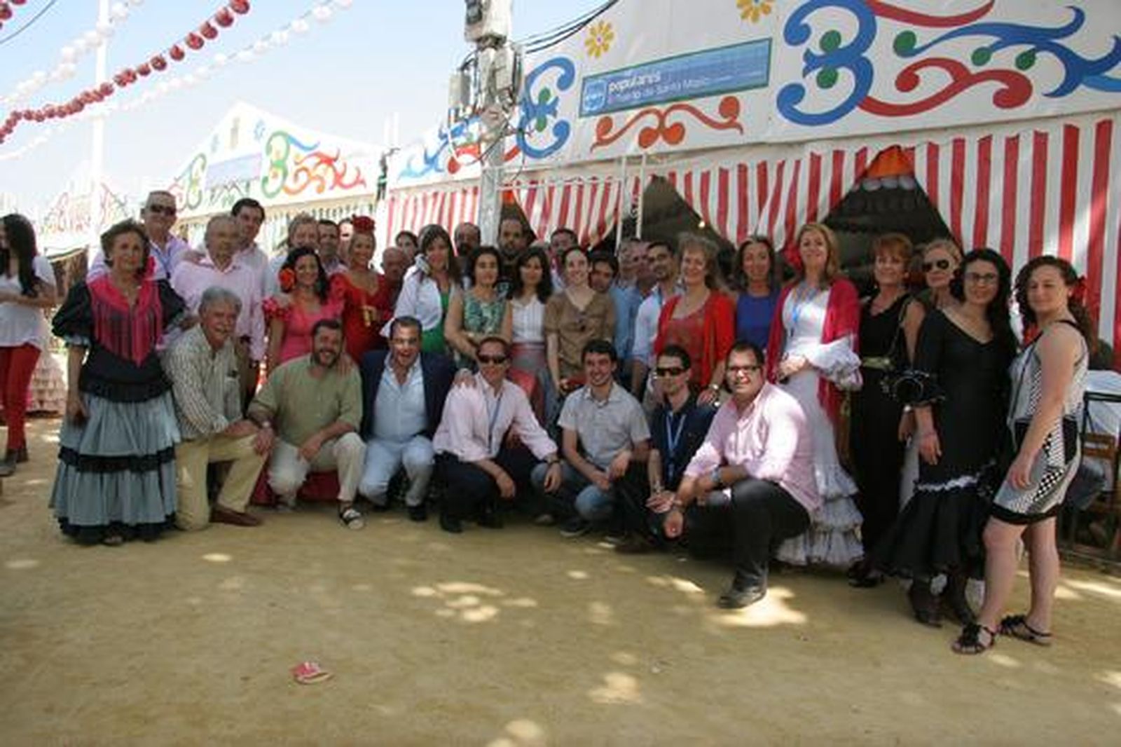 El Partido Popular y el Partido Andalucista invitaron ayer a los medios de comunicación locales a sus respectivas casetas. Fue una convivencia para hablar no sólo de las elecciones locales sino también de otros asuntos relacionados con la ciudad. 

Foto: Andres Mora