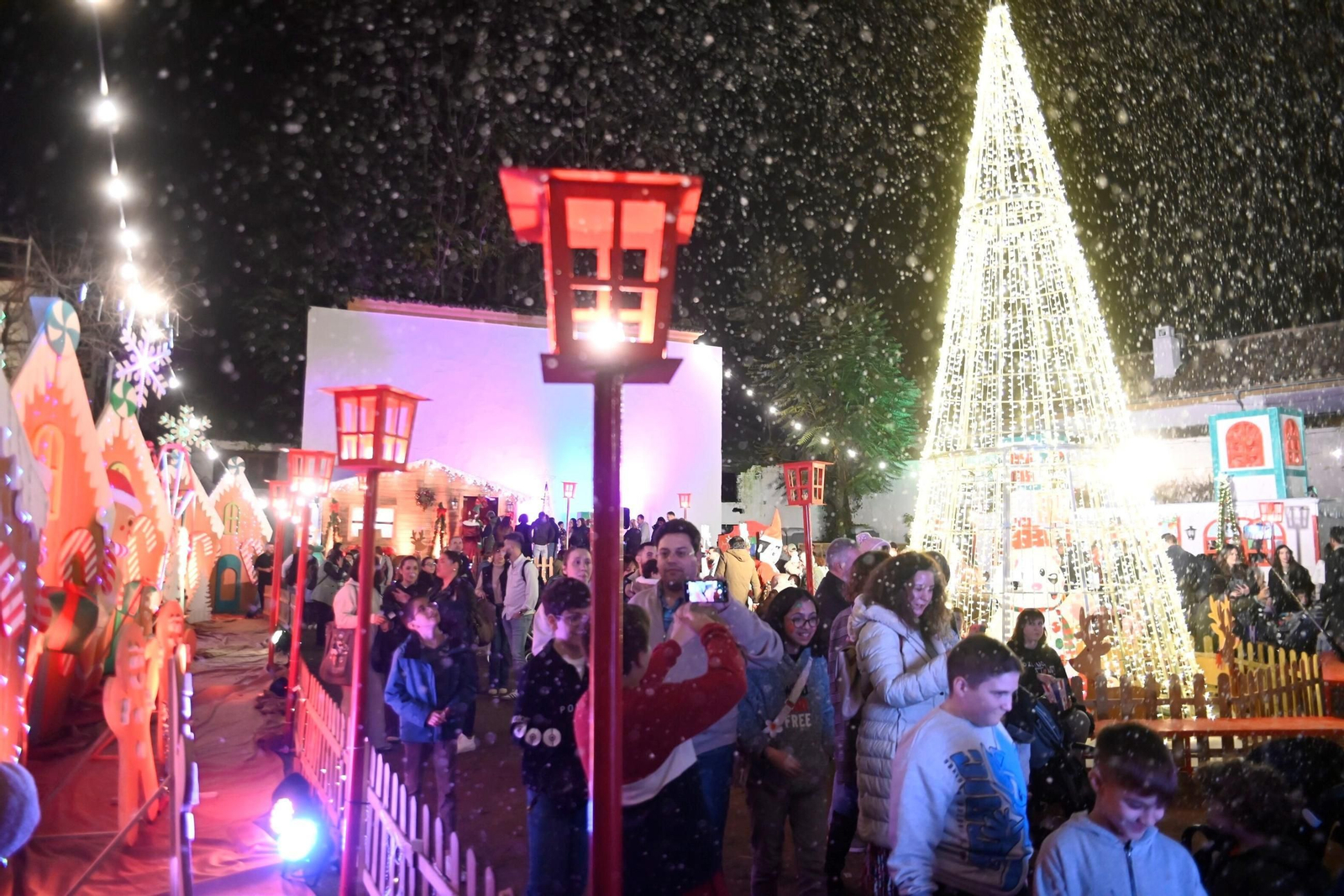 El poblado navideño del cine Fuenseca de Córdoba, en imágenes