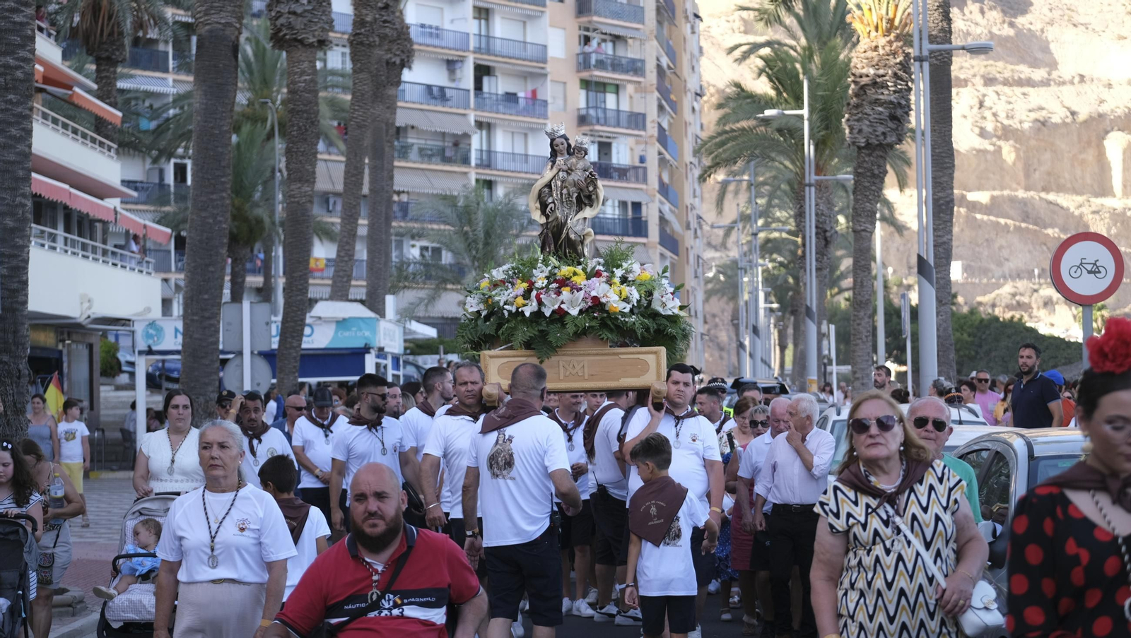 La procesión marítima de la Virgen del Carmen en Aguadulce, en imágenes