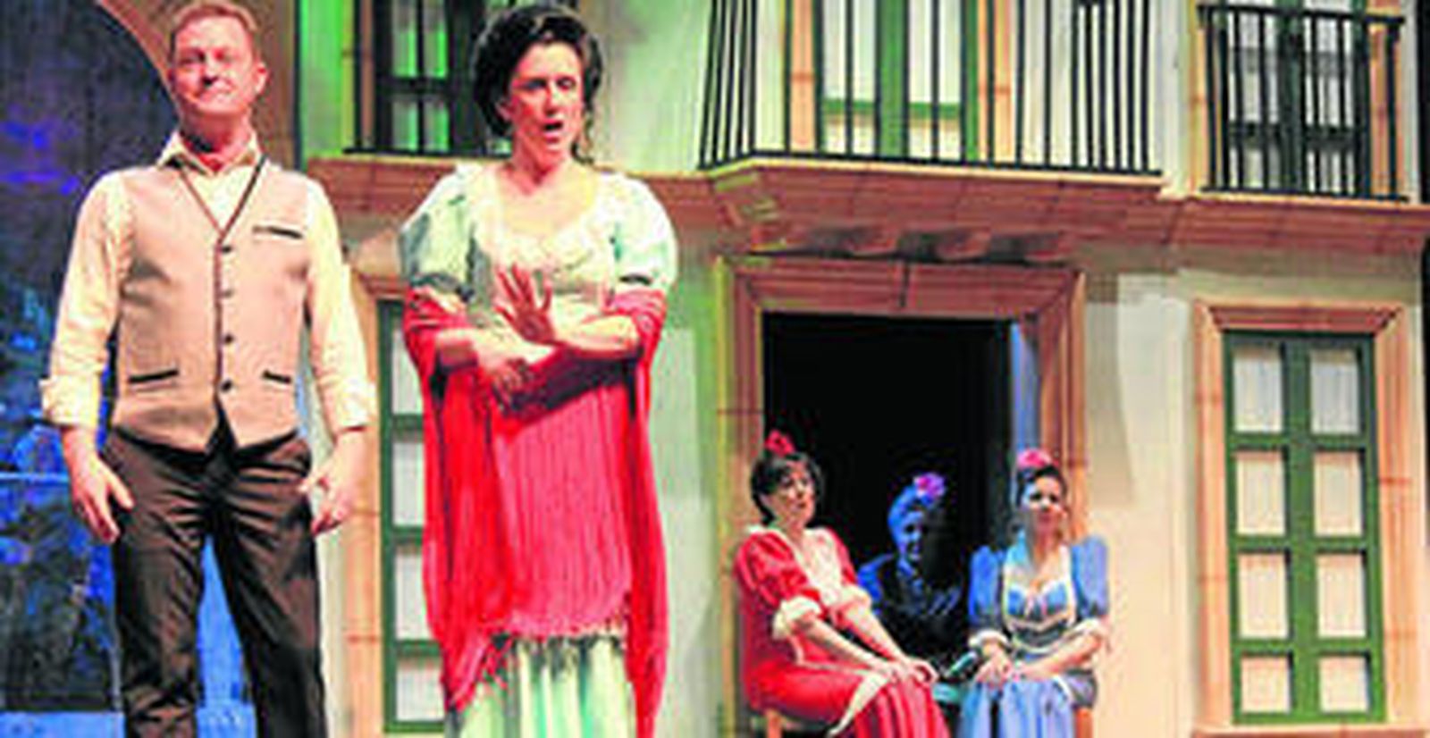 Más de 40 personas participan en el montaje que hace la Compañía Lírica de Andalucía de 'La verbena de la Paloma'.