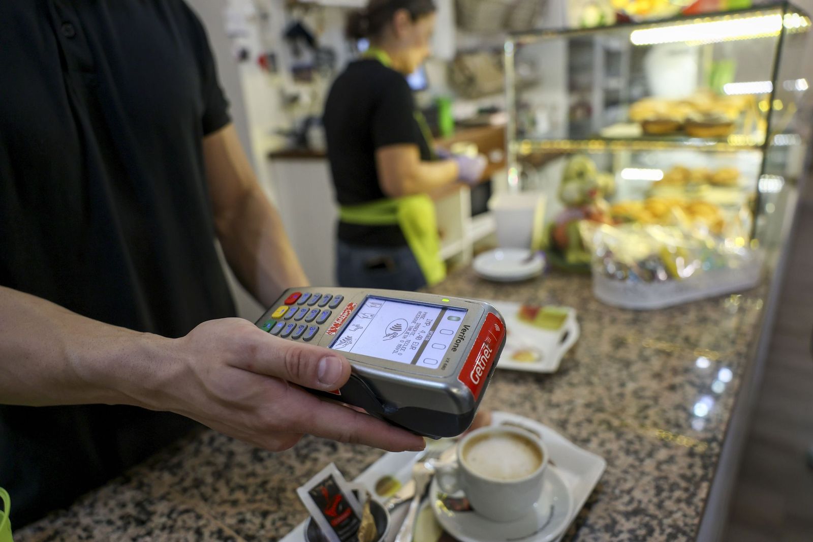 Imagen de archivo del pago con TPV en un establecimiento