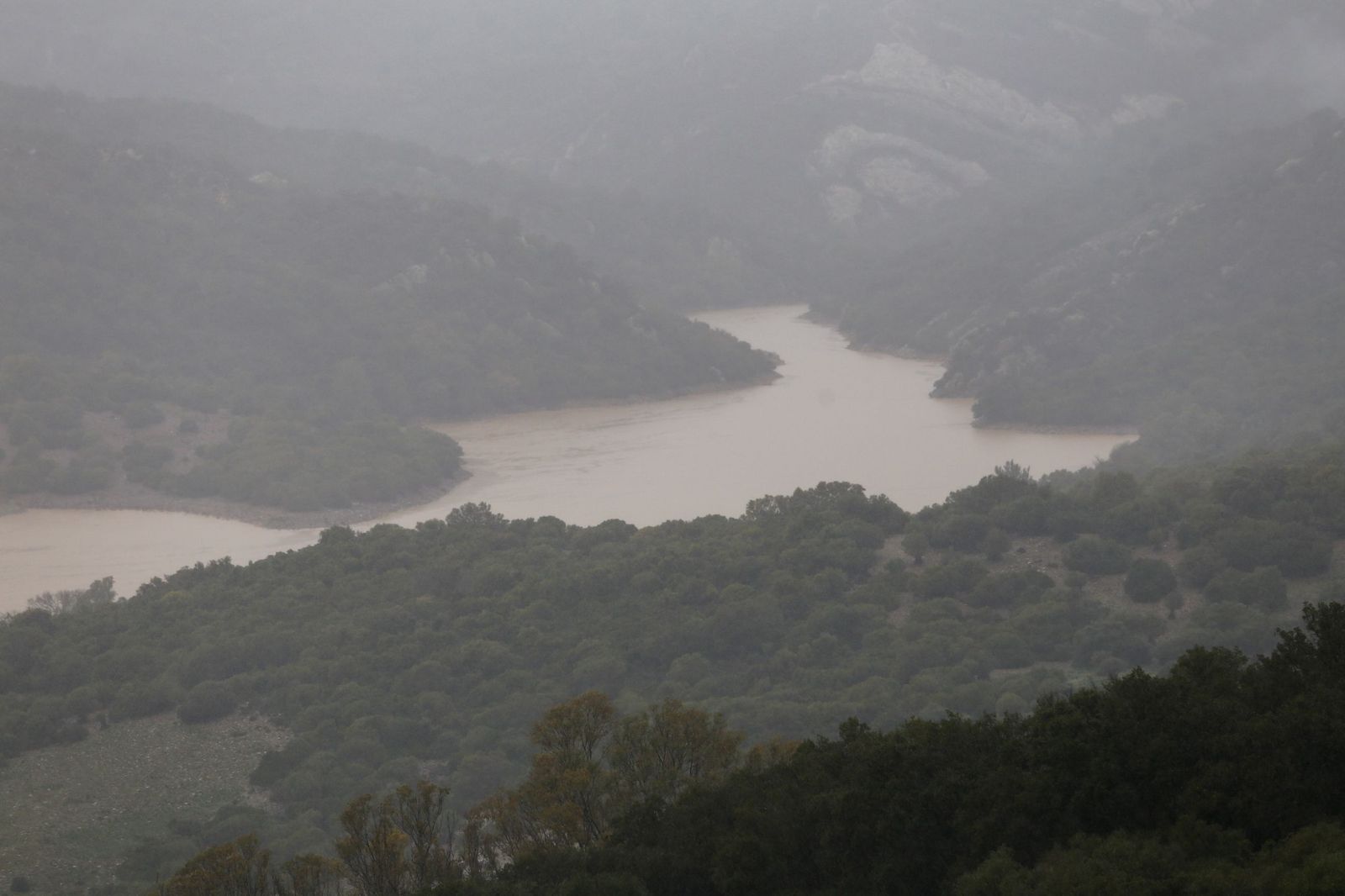 El pantano de Guadarranque, al 82% tras semanas desembalsando, en imágenes