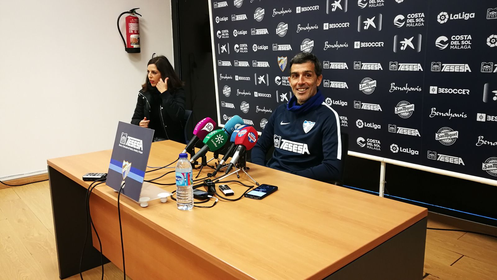 Muñiz, antes de iniciar su comparecencia en sala de prensa.