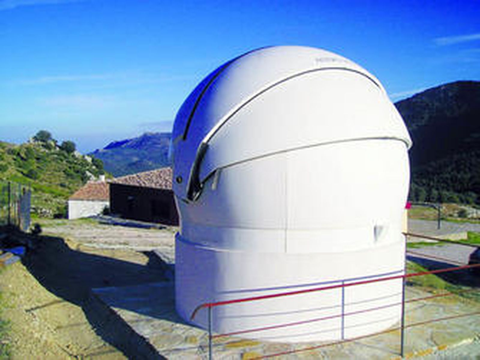 LA SAGRA Acoge un observatorio astronómico que colabora con el IAA del CSIC.