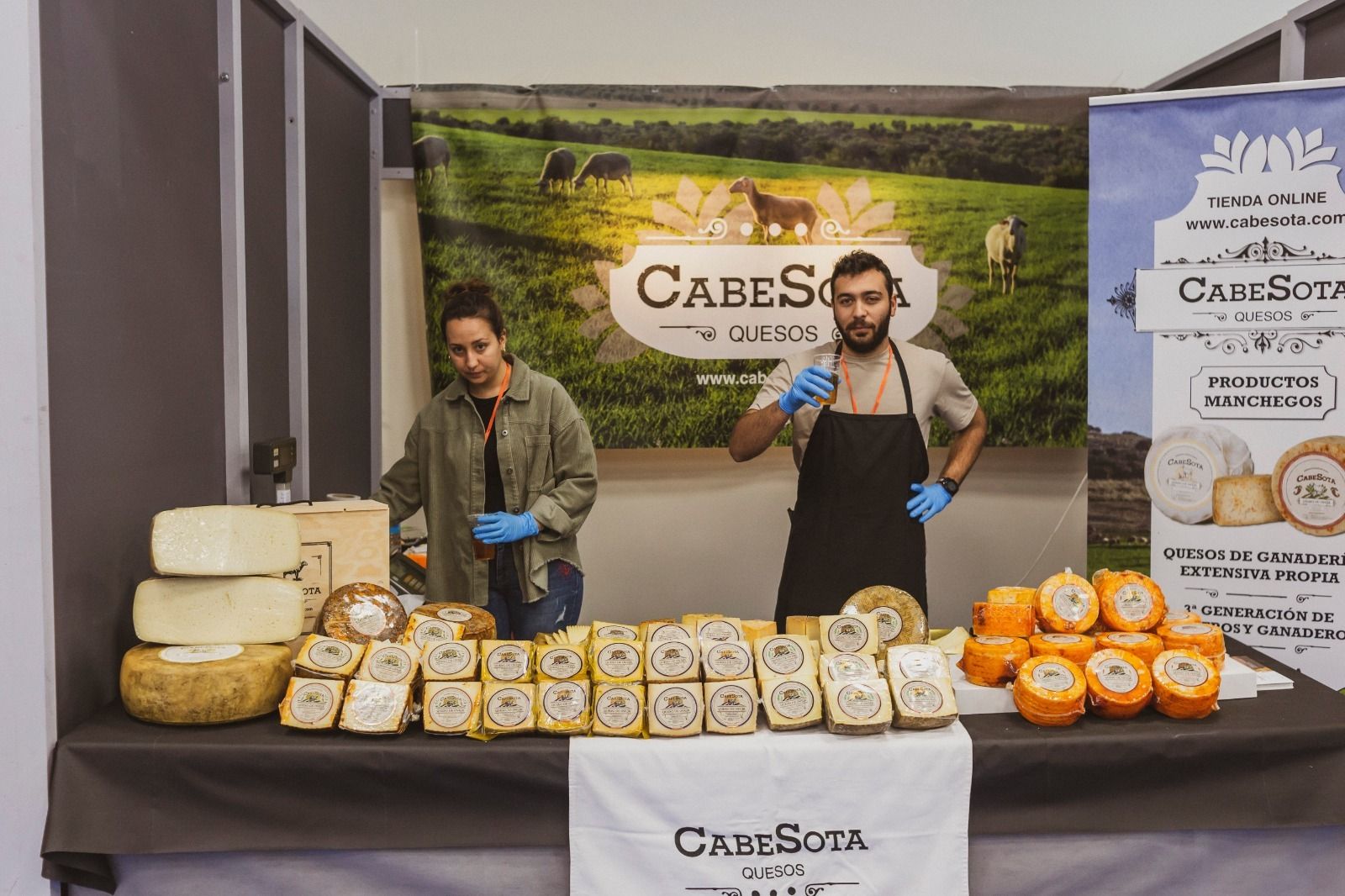 Un recorrido en imágenes por la Feria del Queso de Los Pedroches en Hinojosa del Duque
