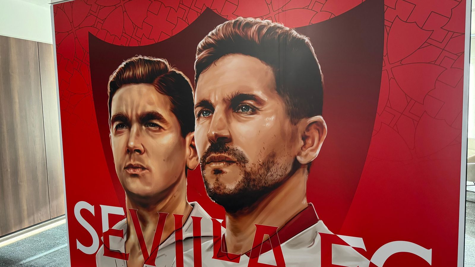 Mural de Juan Arza y Jesús Navas en el nuevo edificio del primer equipo del Sevilla