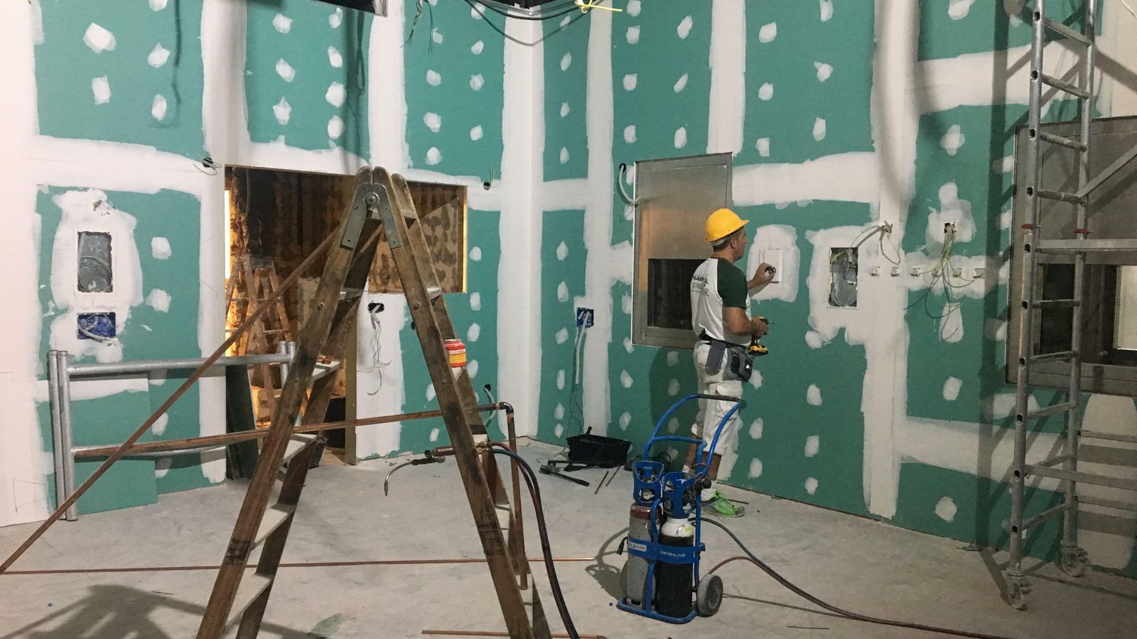 Reparaciones en el interior del Hospital Civil de Málaga.