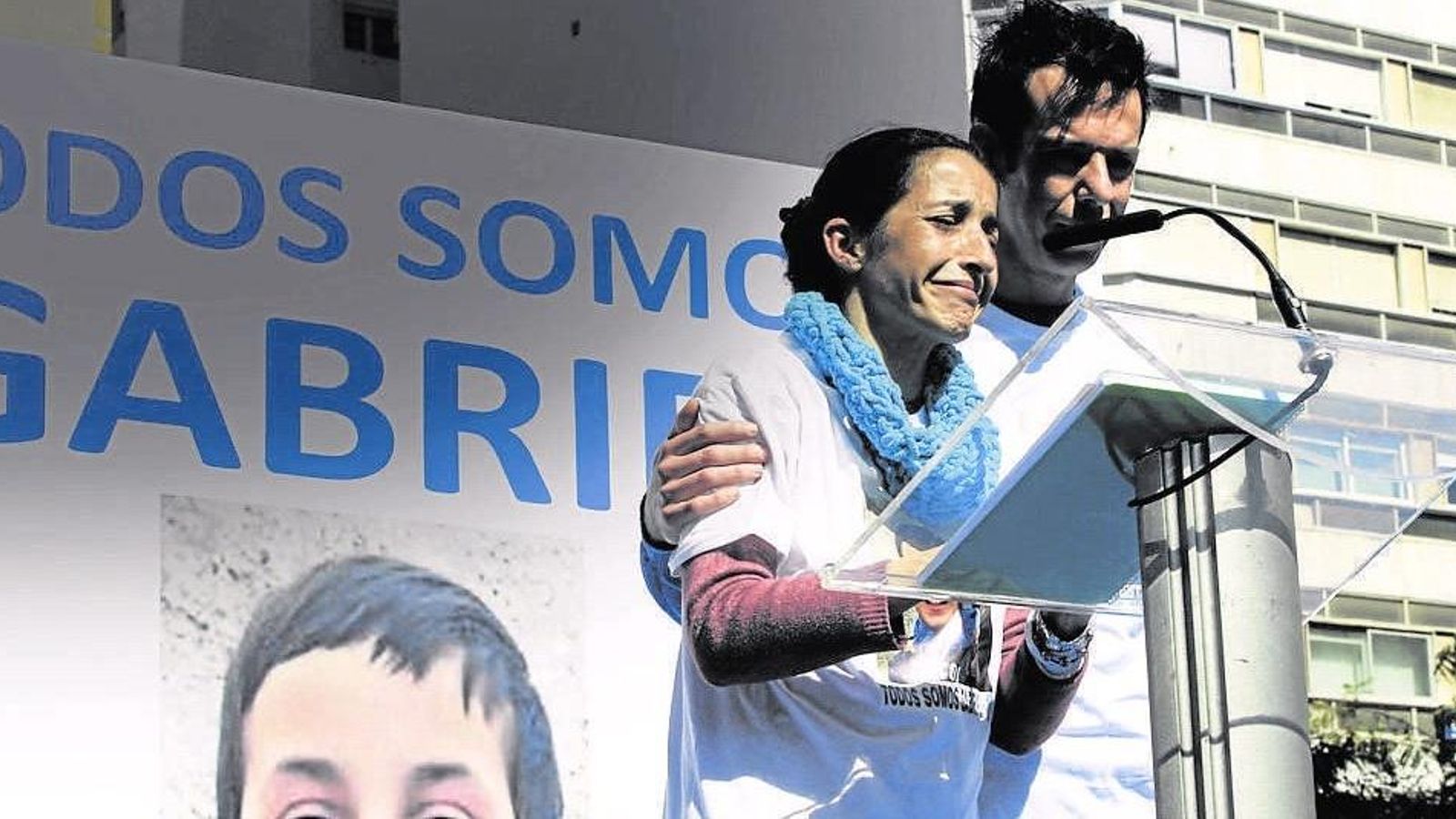Ángel y Patricia recibiero el apoyo de miles de almerienses en Puerta Purchena.