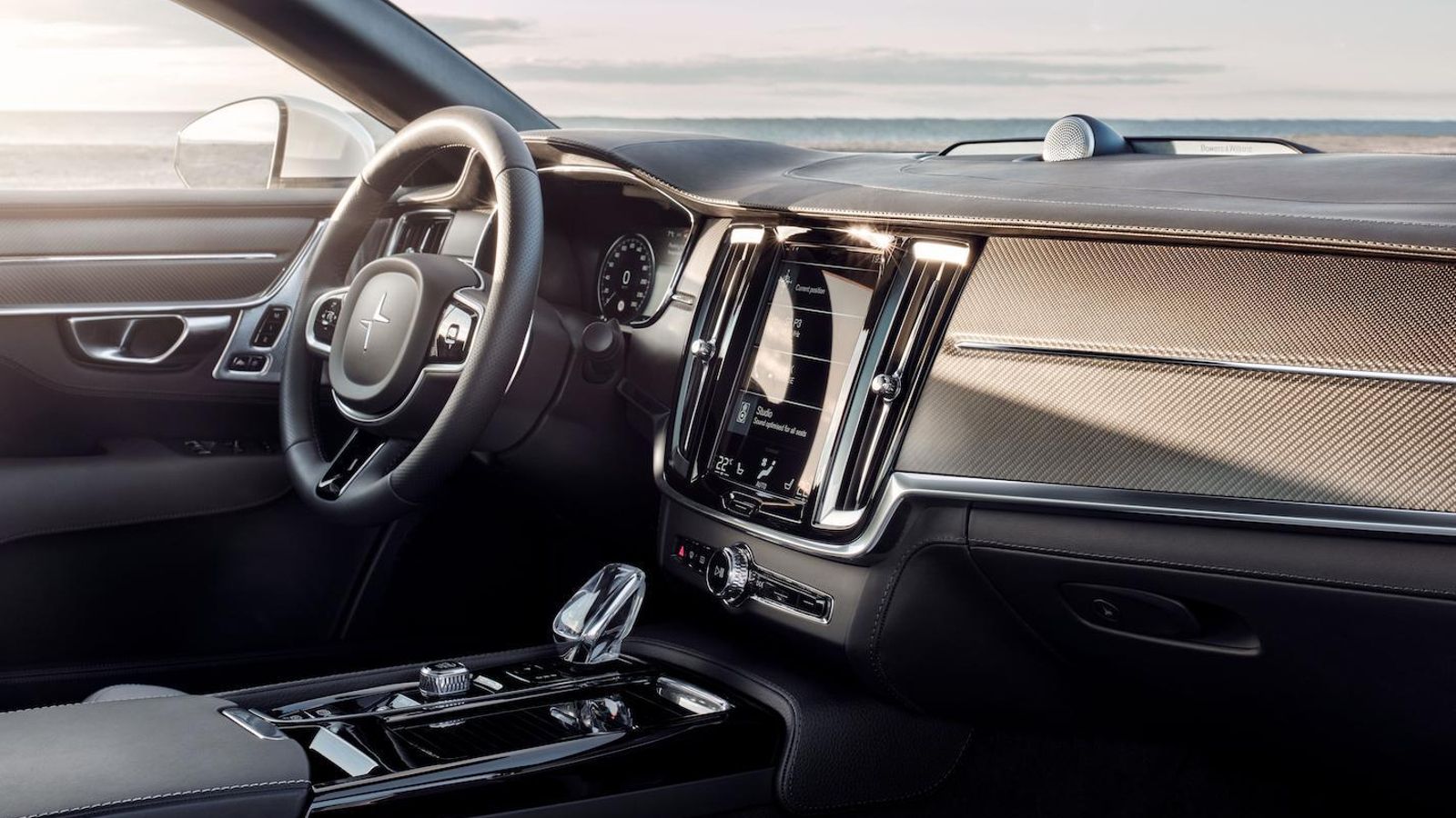 El aspecto del salpicadero es muy distinto al del Polestar 2, la berlina que ya está a la venta desde el año pasado.