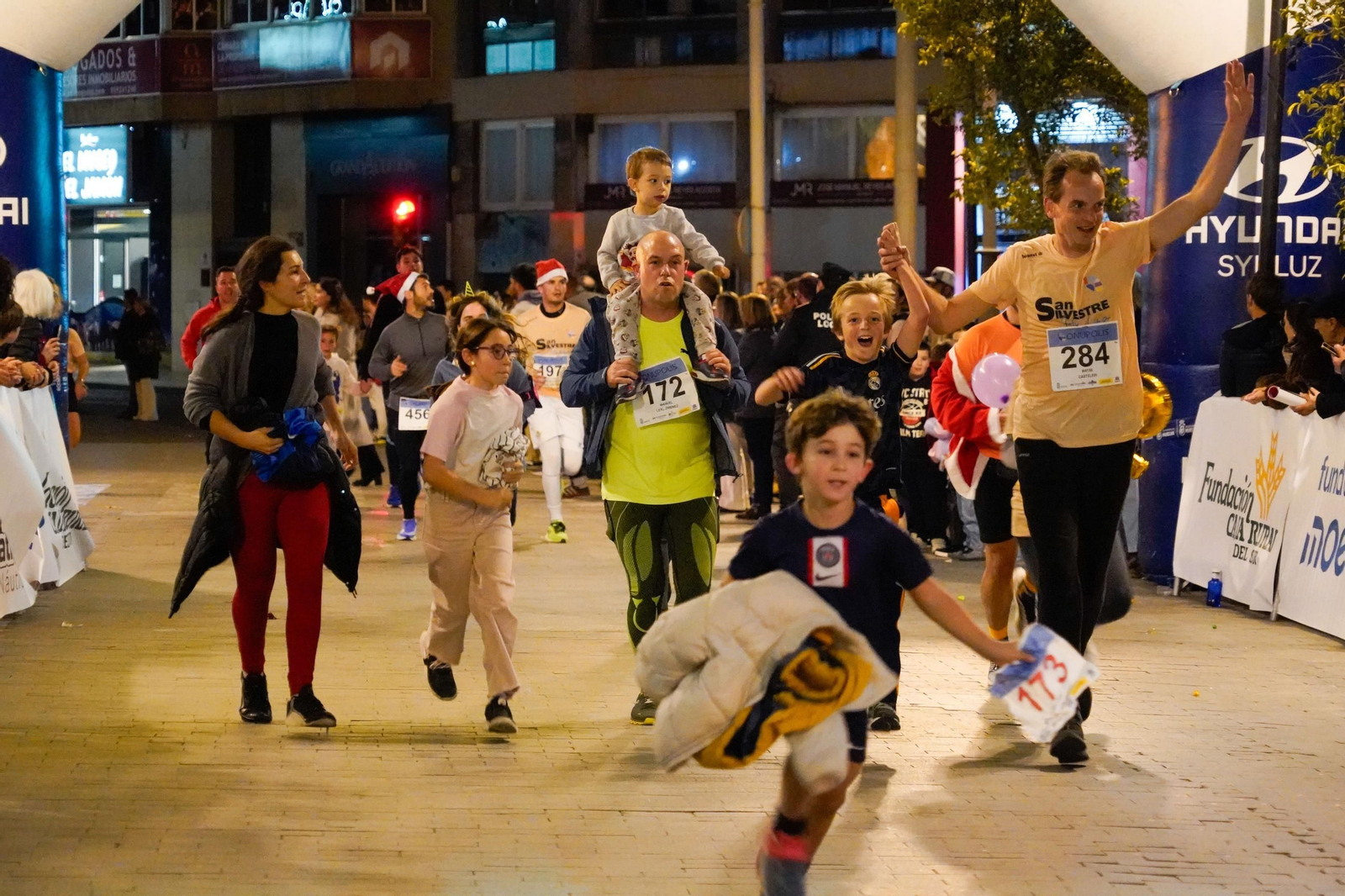Las mejores imágenes de la carrera de San Silvestre en Huelva 2024