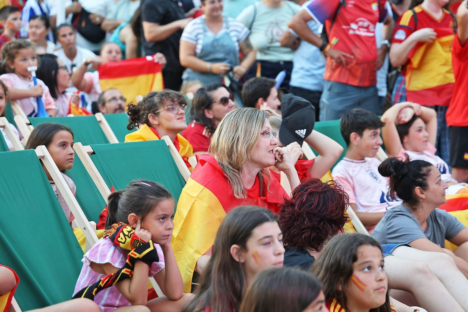 Imágenes de la Fan zone en Huelva de la Final de la Eurocopa entre Inglaterra y España Imágenes de la Fan zone en Huelva de la Final de la Eurocopa entre Inglaterra y España
