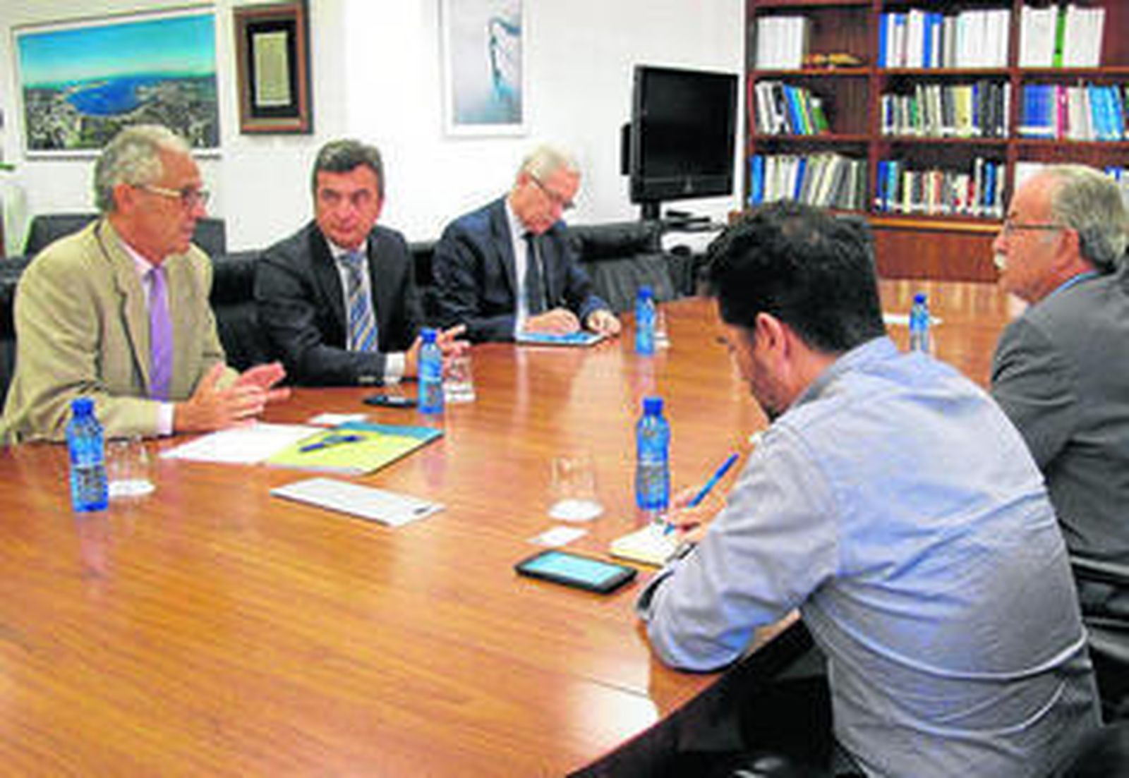 Imagen de la reunión matenida ayer en la APBA de Algeciras.
