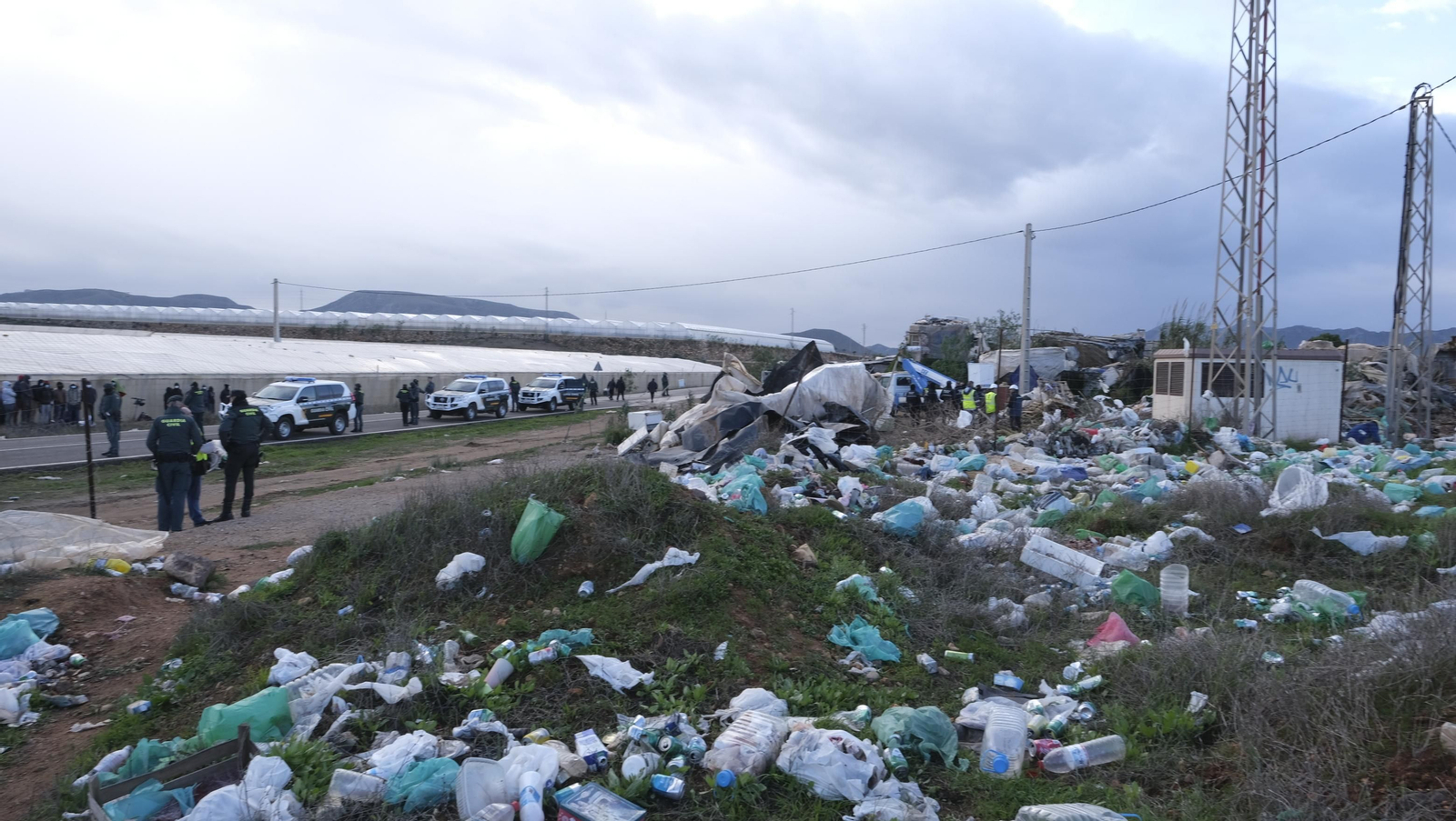 Imágenes del desalojo del asentamiento chabolista 'El Walili', en Níjar
