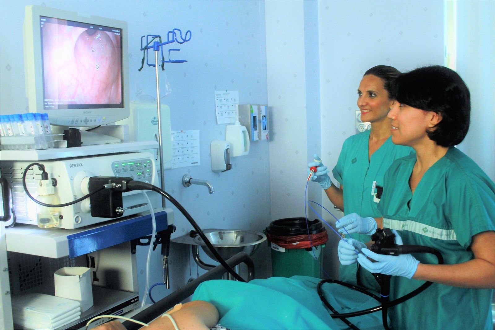 La cromoendoscopia convencional identifica y caracteriza las lesiones neoplásicas.