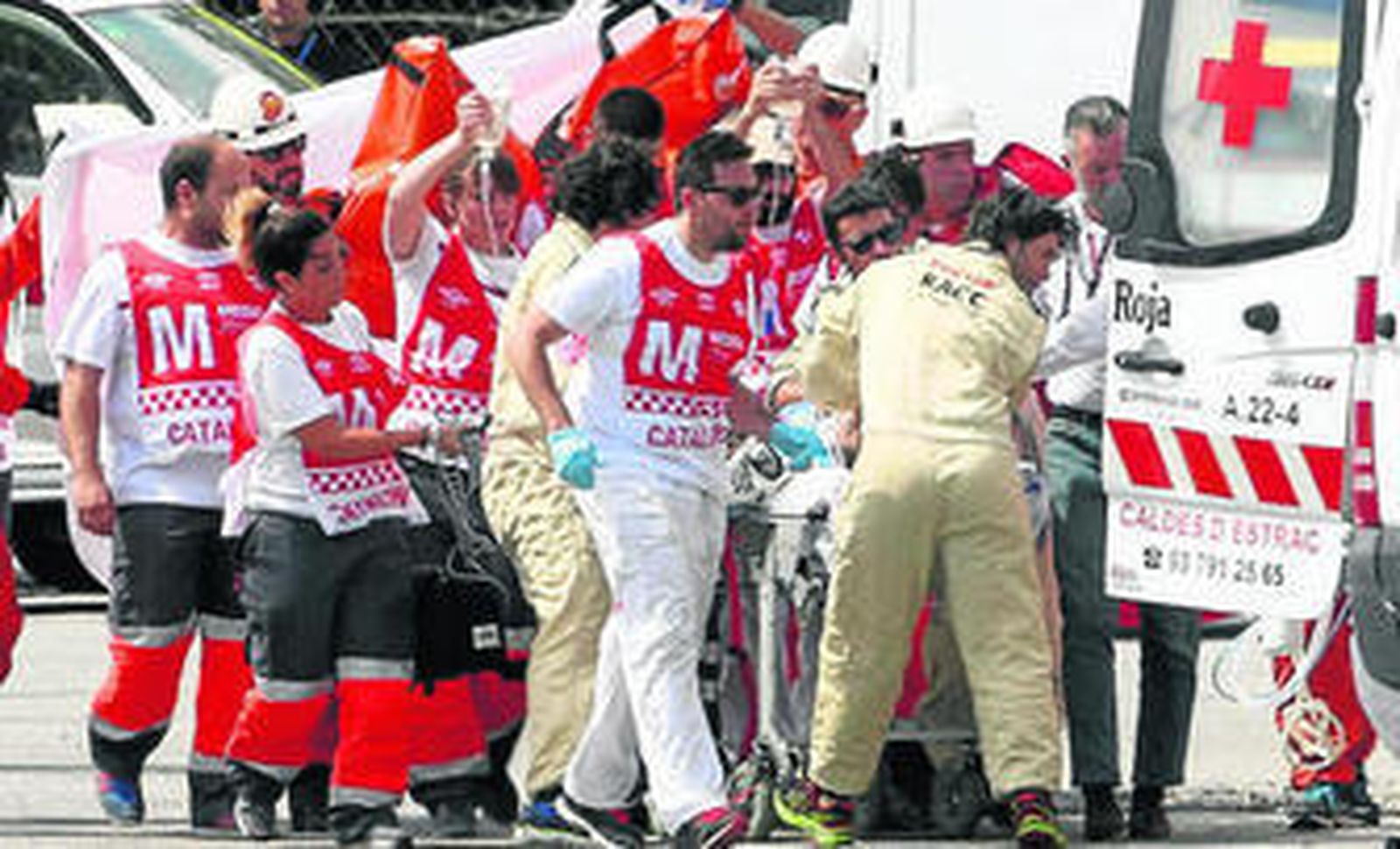 Los servicios de emergencia trasladan al piloto al hospital general de Cataluña, donde falleció.