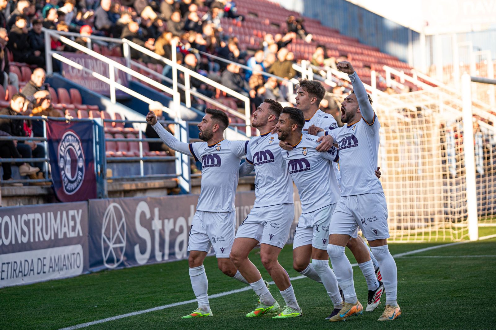 Los jugadores del Real Jaén celebran el tanto de Agus Alonso en el Francisco de la Hera.
