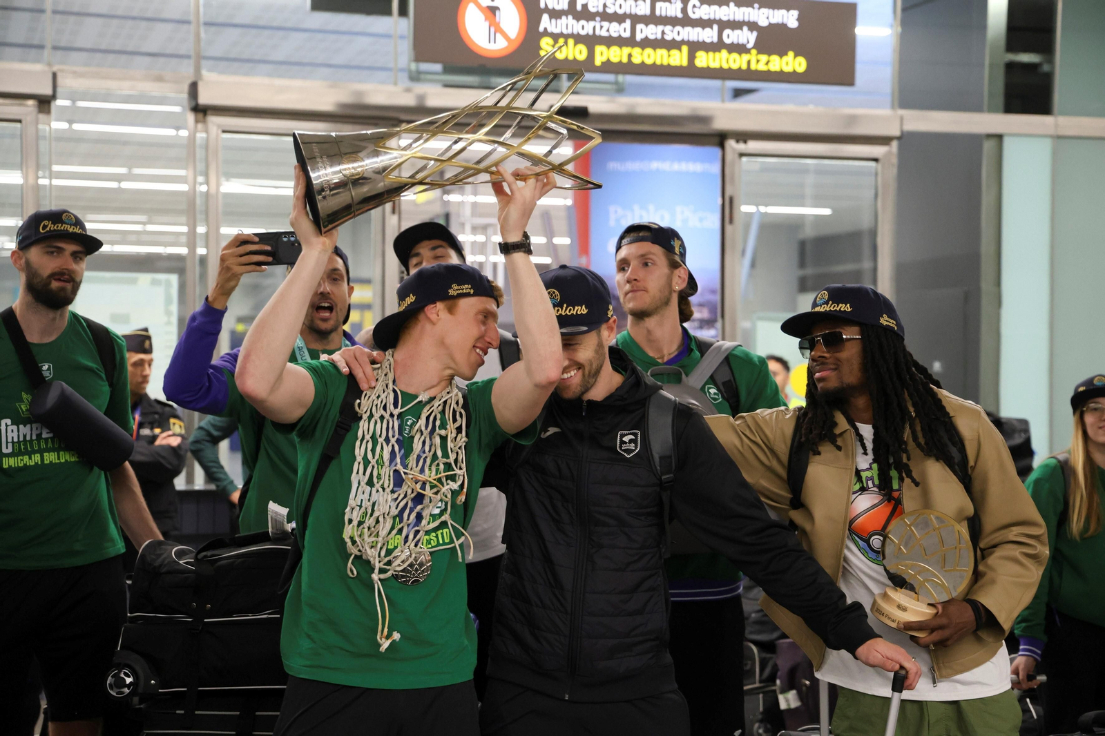 La llegada de los héroes de Belgrado, en imágenes