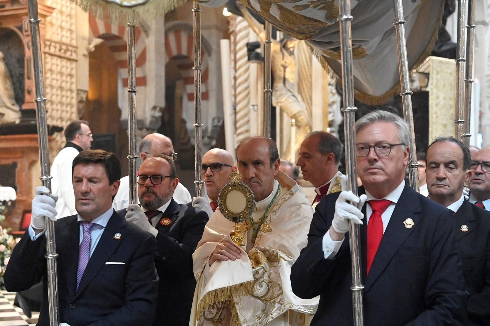 Las mejores imágenes de la procesión del Corpus Christi de Córdoba