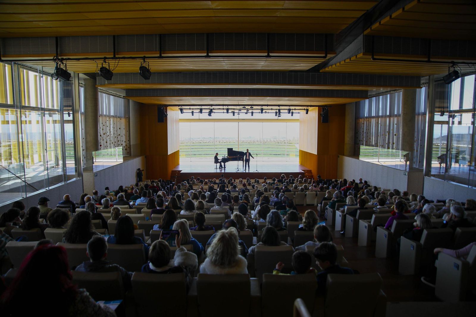 Imágenes del concierto de ópera y zarzuela de la OCAL en el auditorio de Cajamar en el PITA