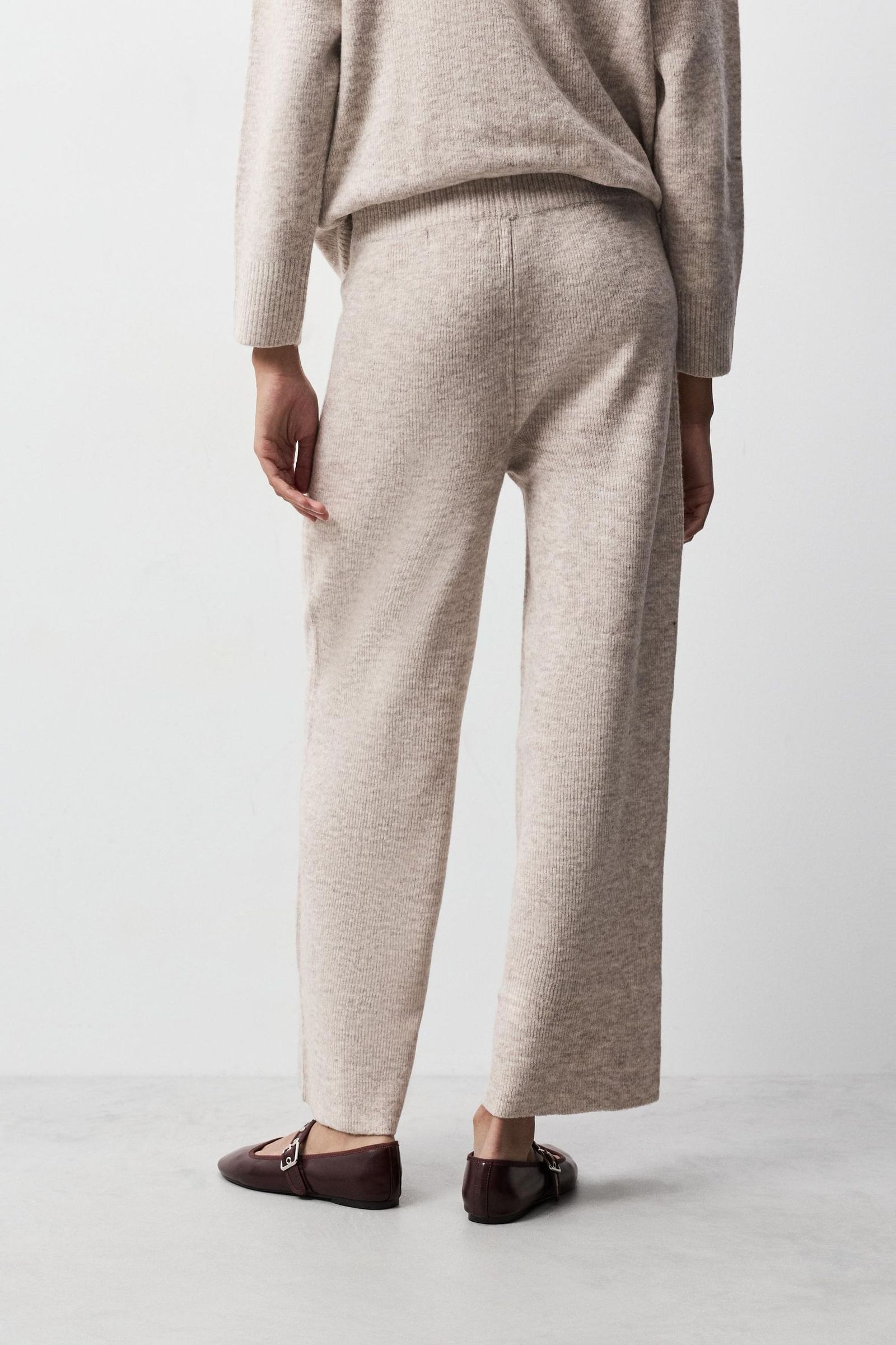 Pantalones de punto de Lefties.