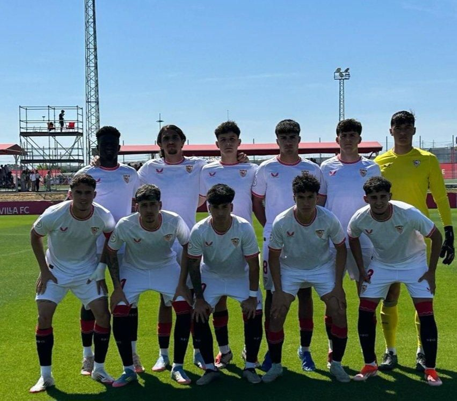 Once presentado por el Sevilla en su partido de este domingo frente al Almería juvenil, de la penúltima jornada del campeonato.