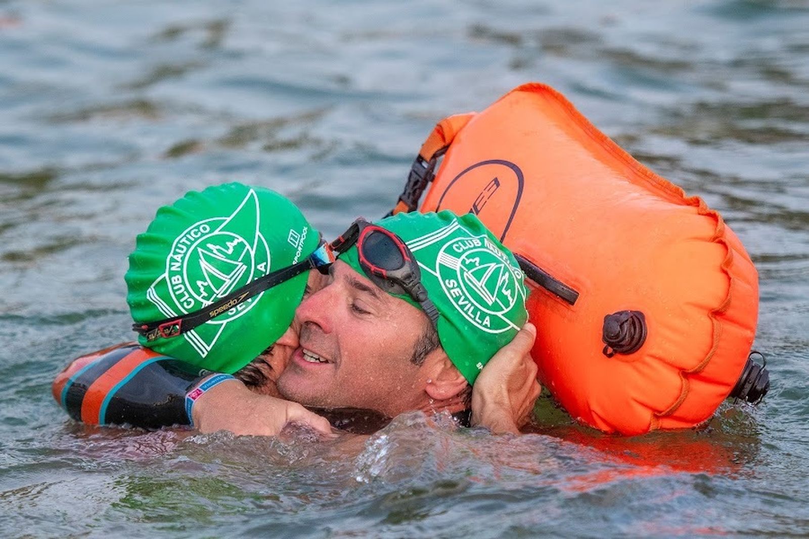 Triatlón a lo largo del Guadalquivir a beneficio de la Fundación Vicente Ferrer