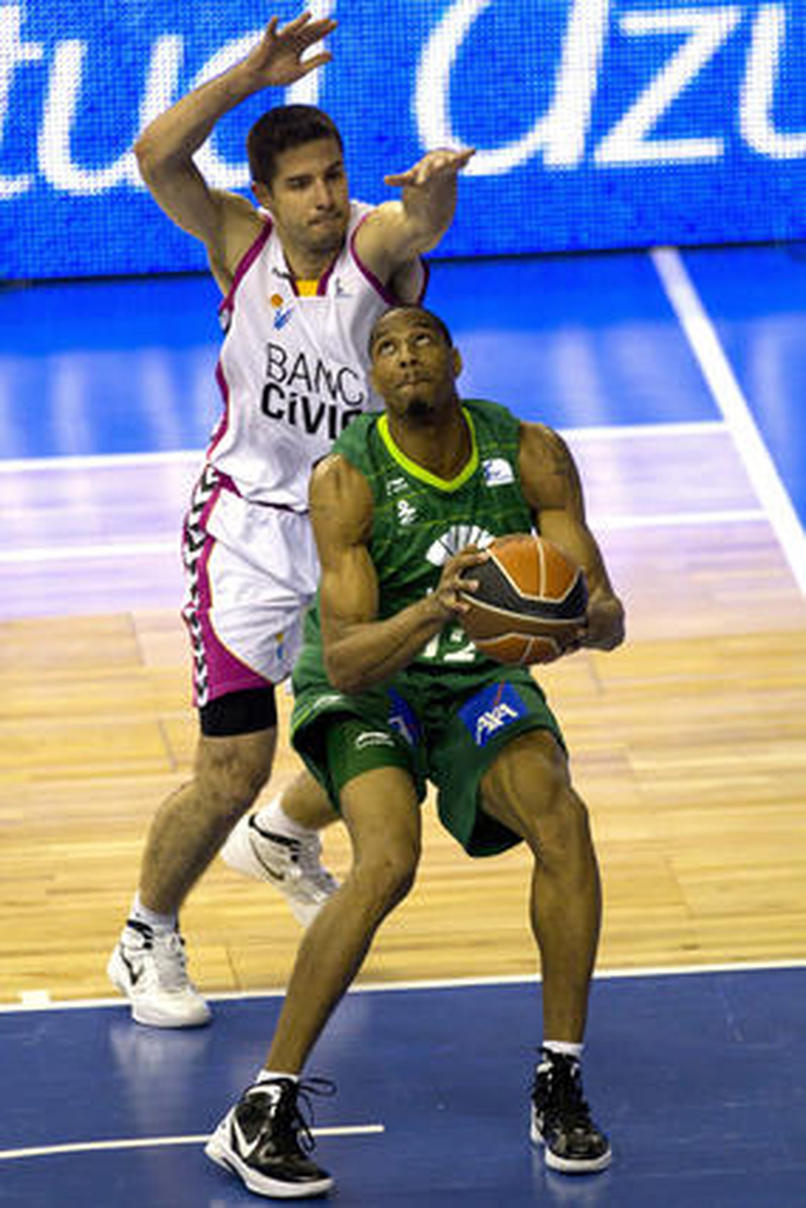 El Banca Cívica se mete en semifinales de la Copa del Rey a costa de Unicaja (65-77). / EFE