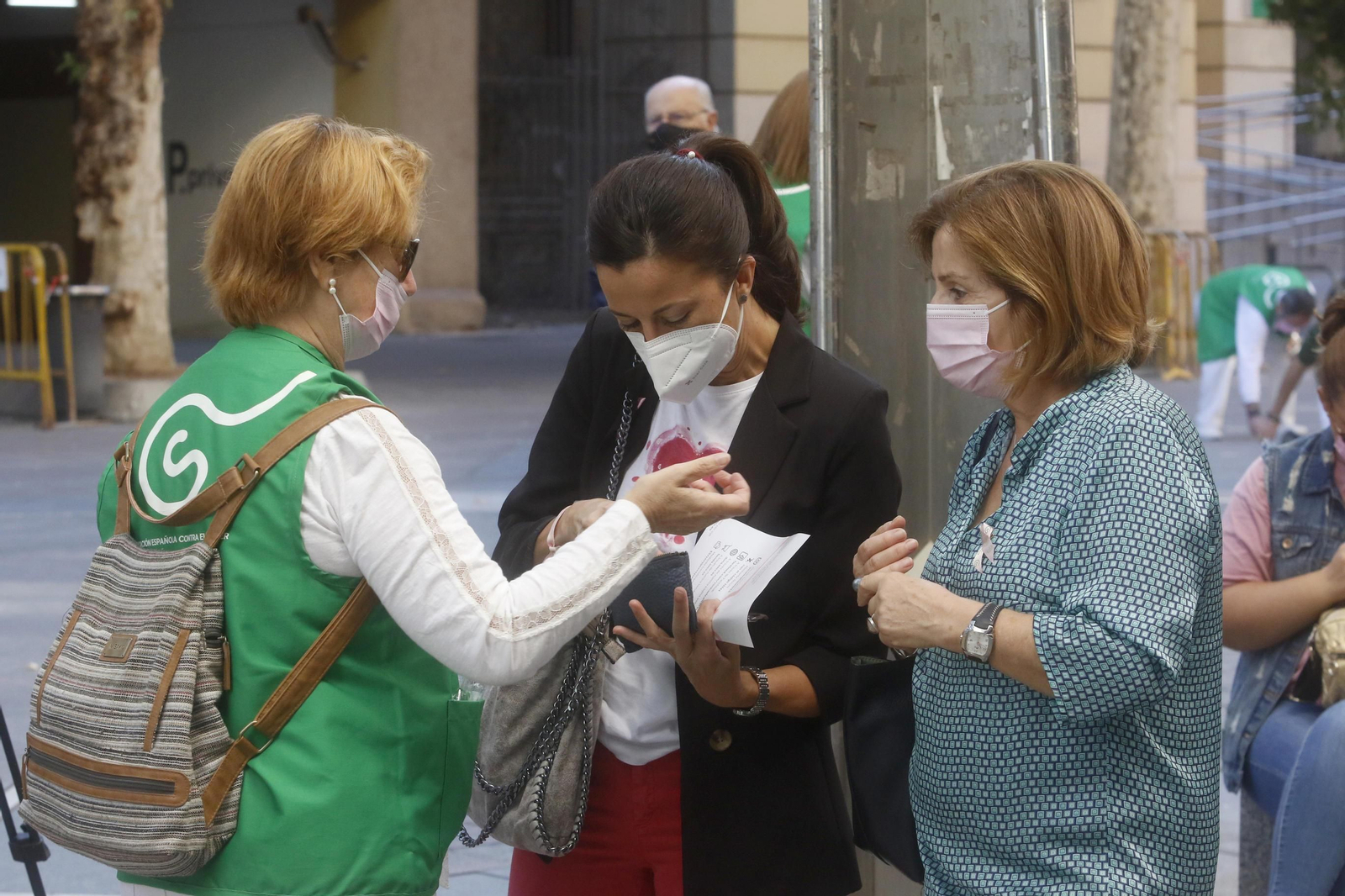 El Día Mundial de la Lucha contra el Cáncer de Mama en Córdoba, en imágenes
