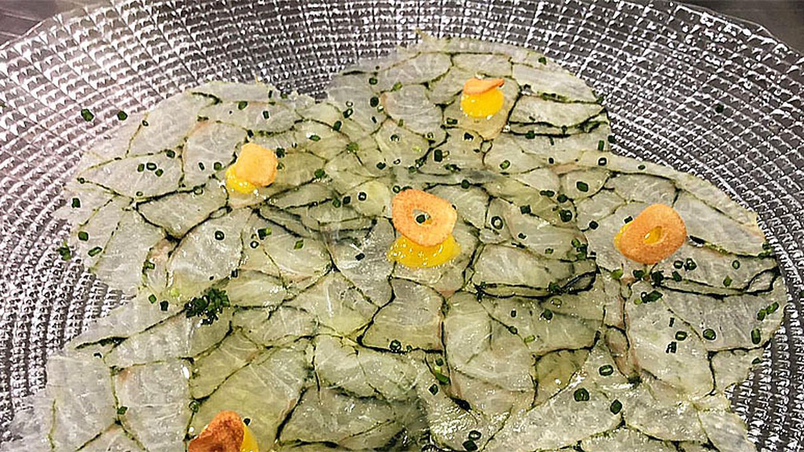 Lubina templada al ajillo