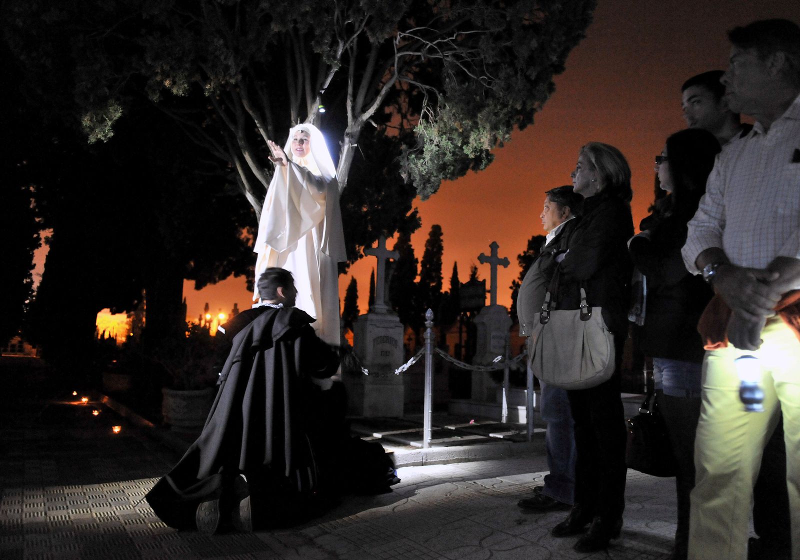 Representación de 'Don Juan Tenorio' en el cementerio de San Fernando.