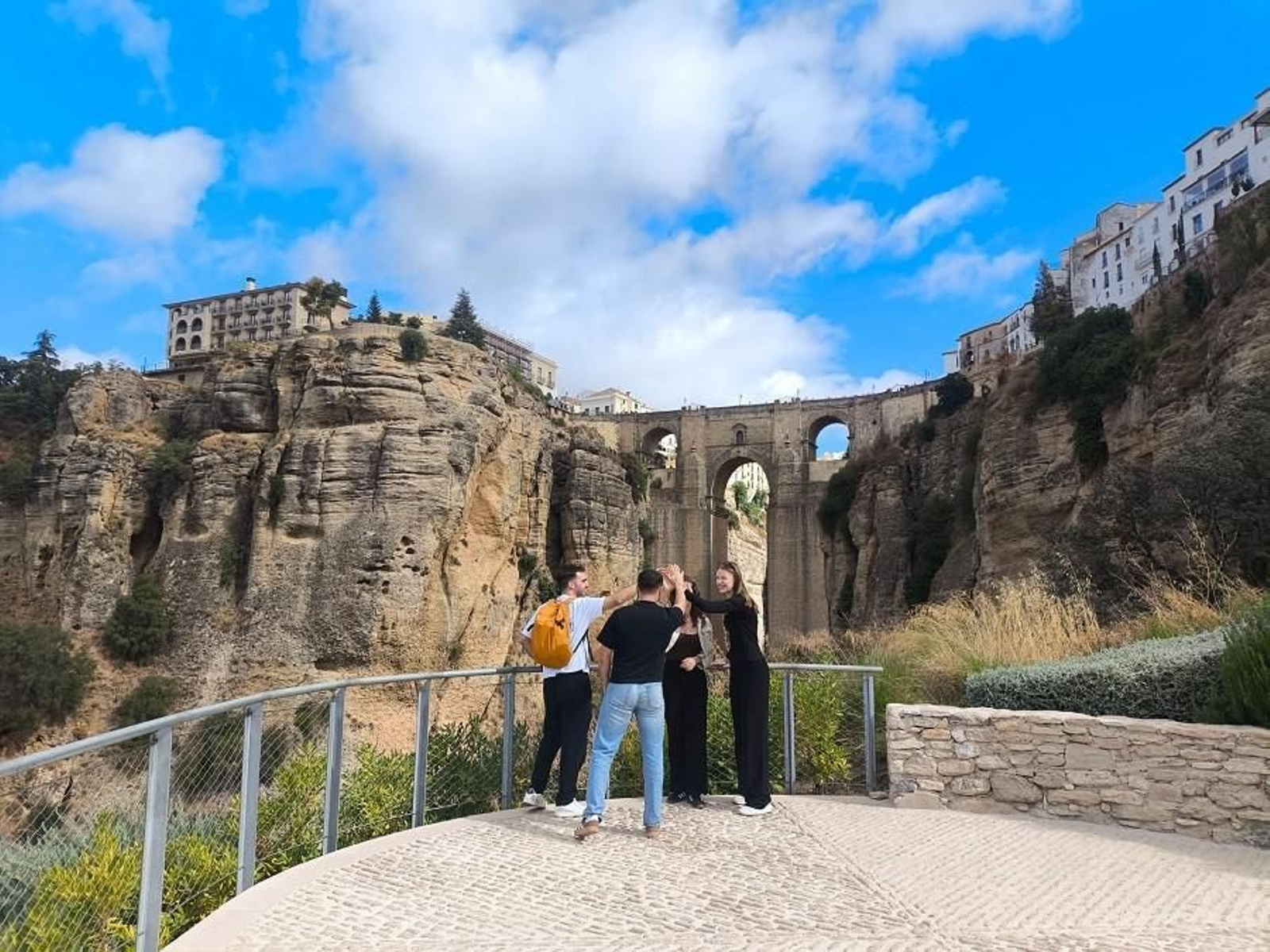Creadores de contenidos junto al Tajo de Ronda.