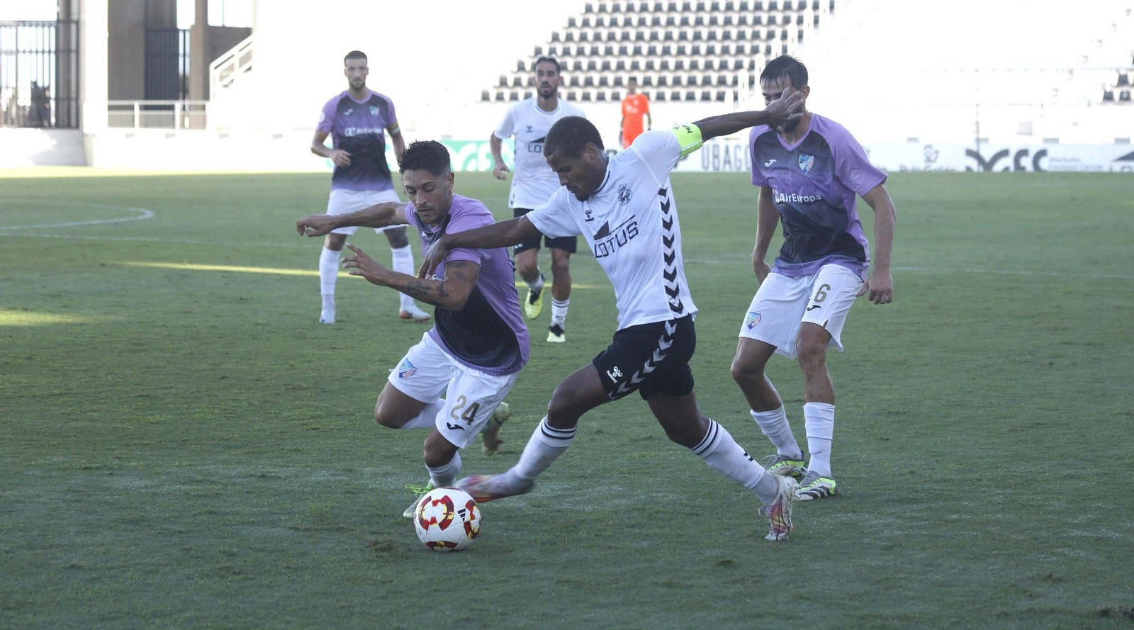 Las fotos del Balona - Estepona de pretemporada en el Ciudad de La Línea (1-1)