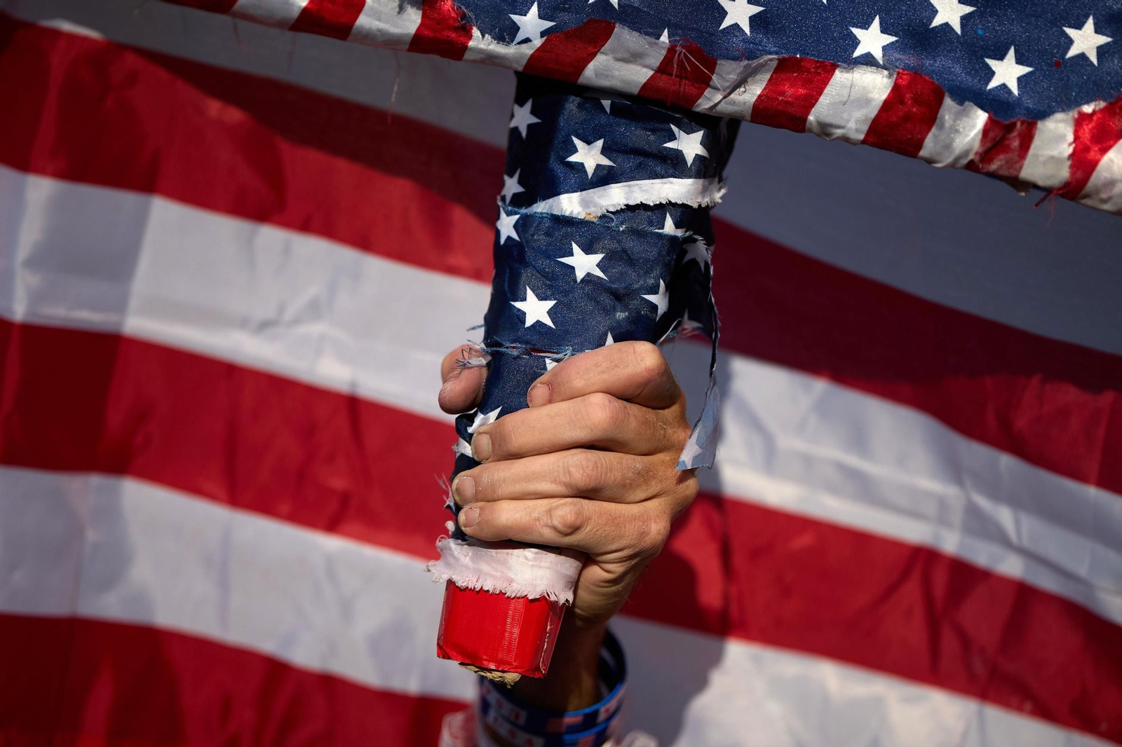 Miles de manifestantes contra Trump y Musk en EEUU: "¡Quita tus manos!"